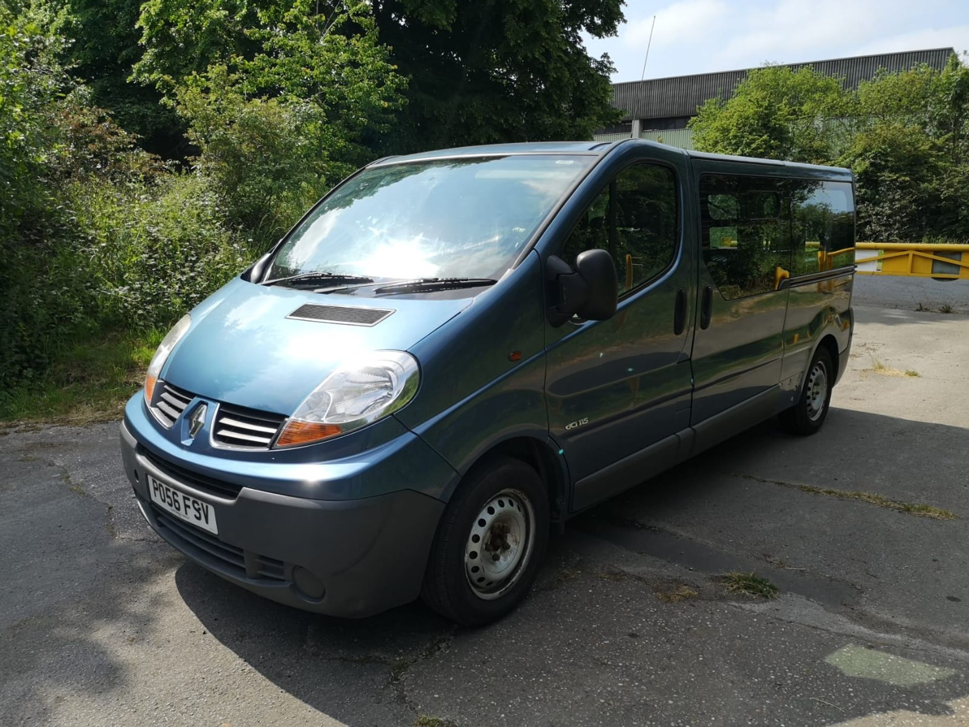 2007/56 REG RENAULT TRAFIC LL29+ DCI 115 2.0 DIESEL DISABLED ACCESS VAN, SHOWING 2 FORMER KEEPERS - Image 4 of 19