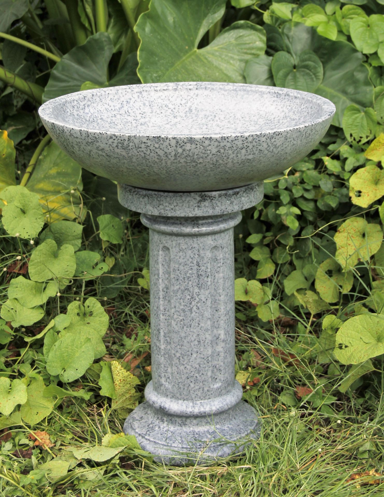 Beautiful Dinova Round Birdbaths *PLUS VAT*