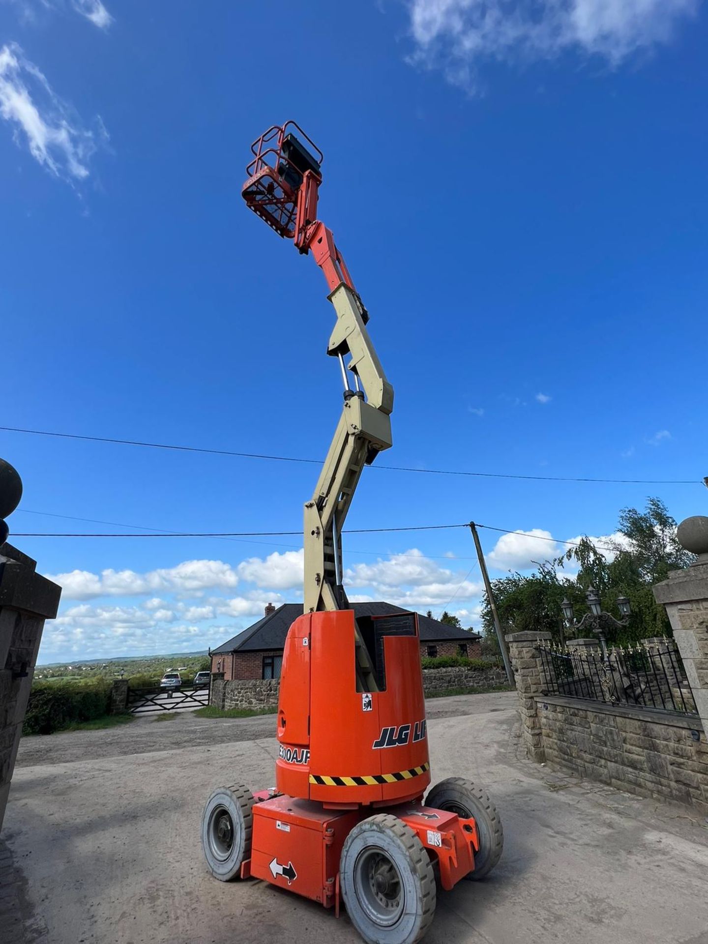 LG E300AJ Scissor Lift Boom Lift *PLUS VAT*