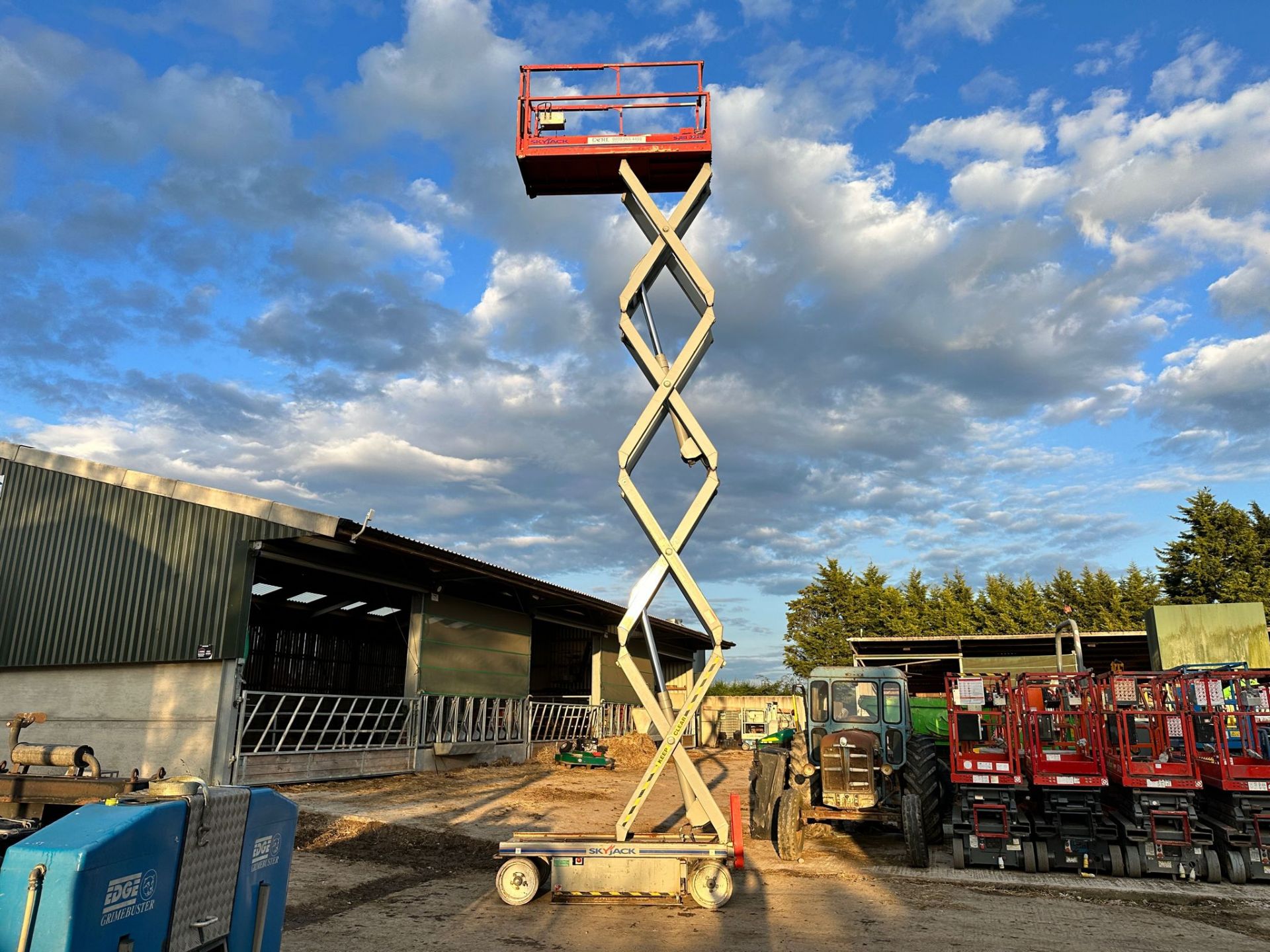 2011 SKYJACK SJIII-3226 ELECTRIC SCISSOR LIFT *PLUS VAT* - Image 8 of 12