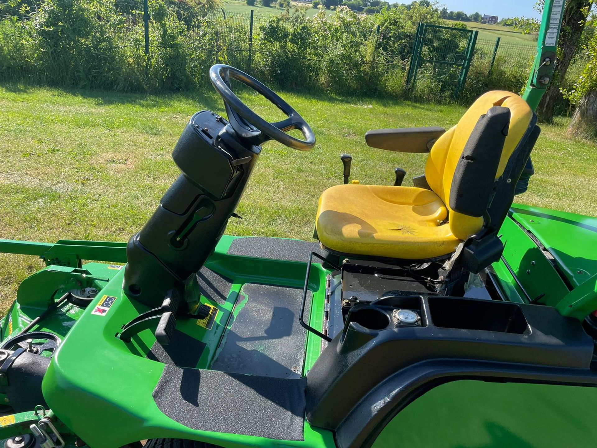 JOHN DEERE 1445 OUT FRONT RIDE ON LAWN MOWER *NO VAT* - Image 10 of 17