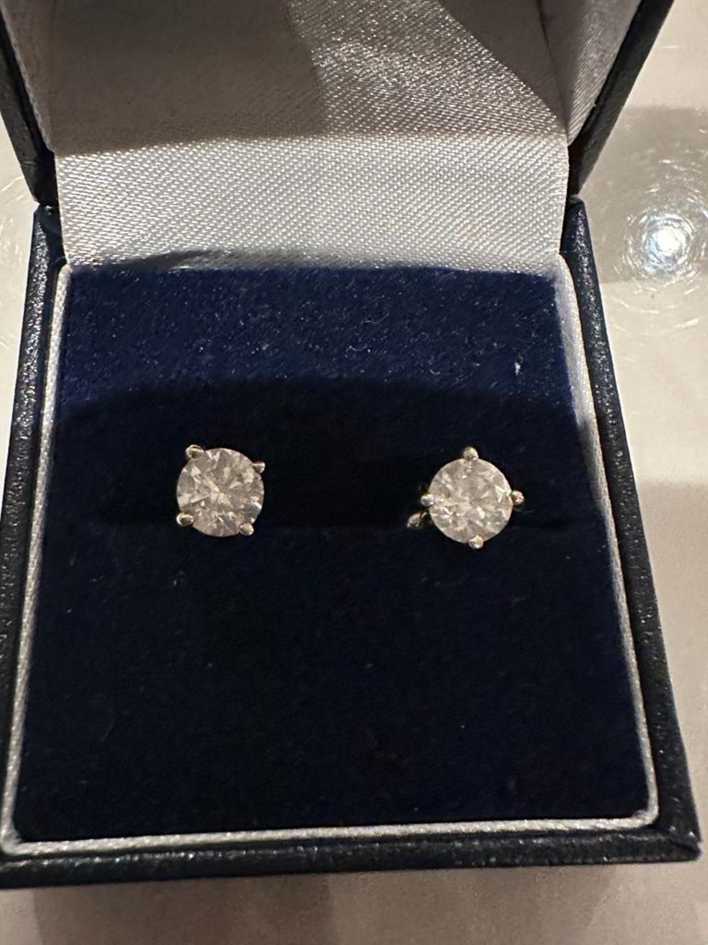 1.80ct Diamond stud earrings *NO VAT* - Image 4 of 4