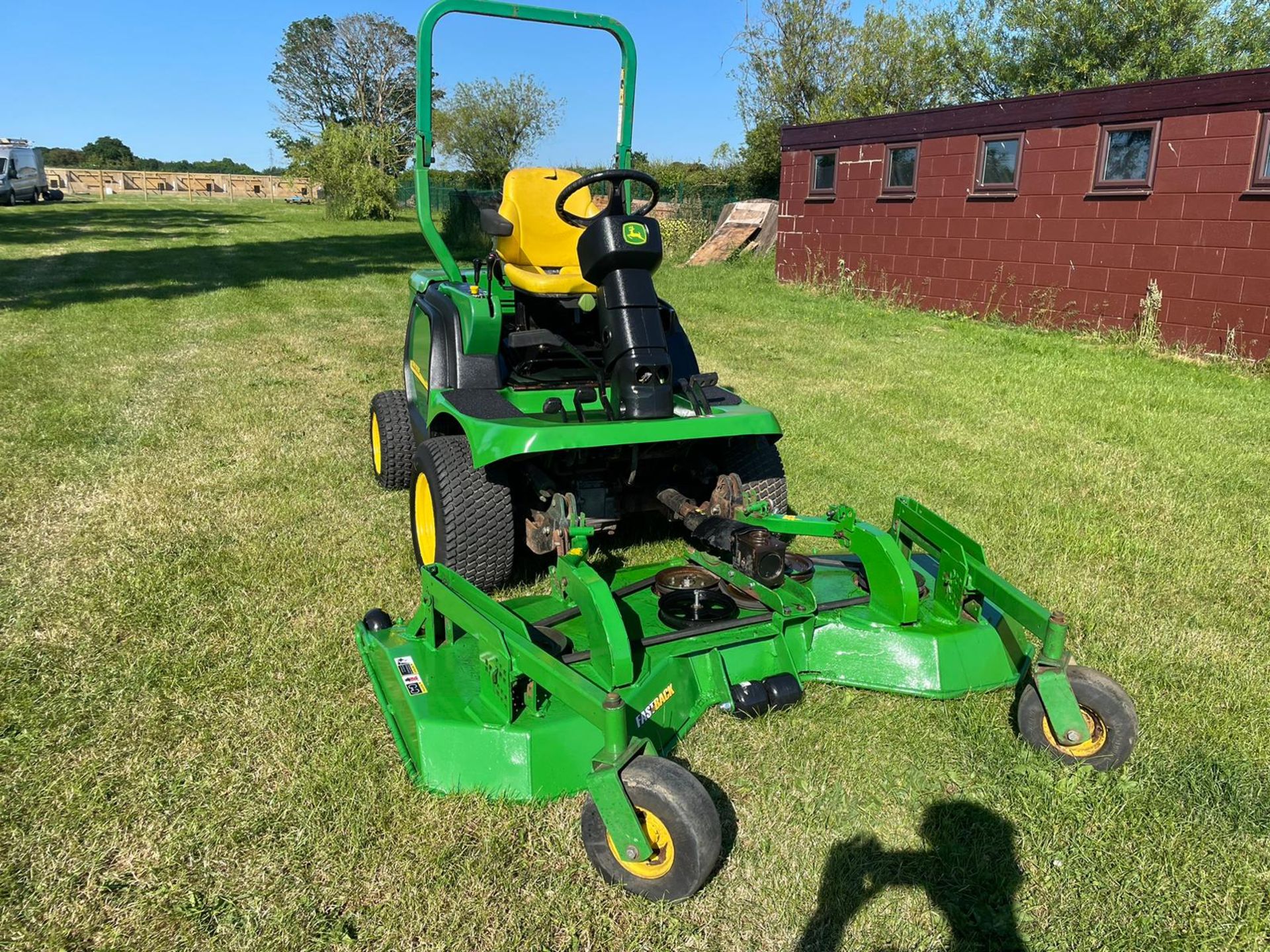 JOHN DEERE 1445 OUT FRONT RIDE ON LAWN MOWER *NO VAT* - Image 2 of 17