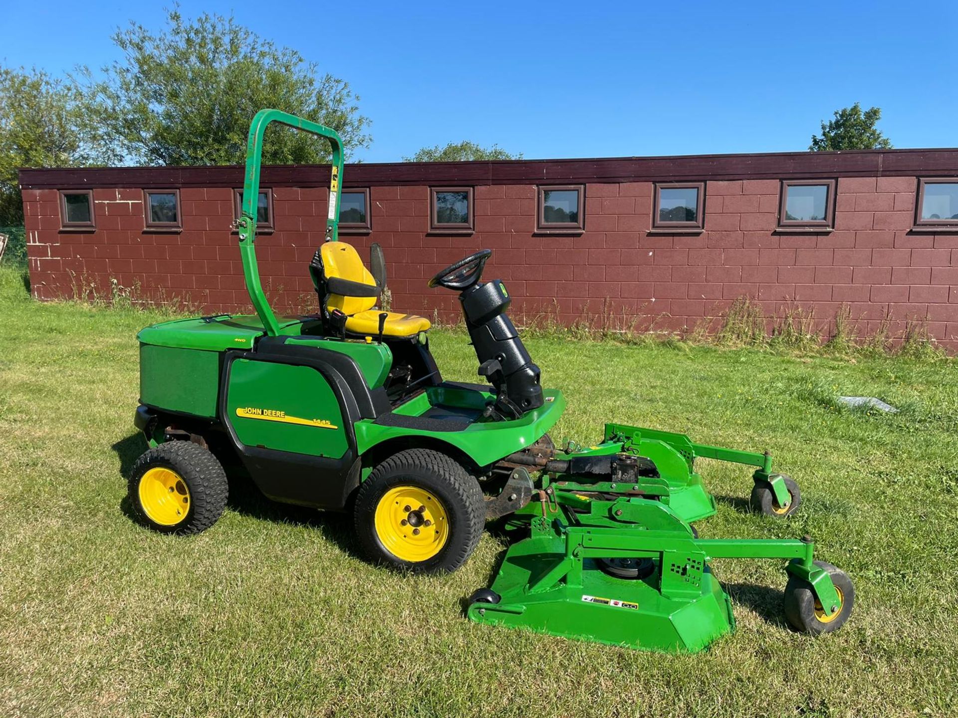 JOHN DEERE 1445 OUT FRONT RIDE ON LAWN MOWER *NO VAT*