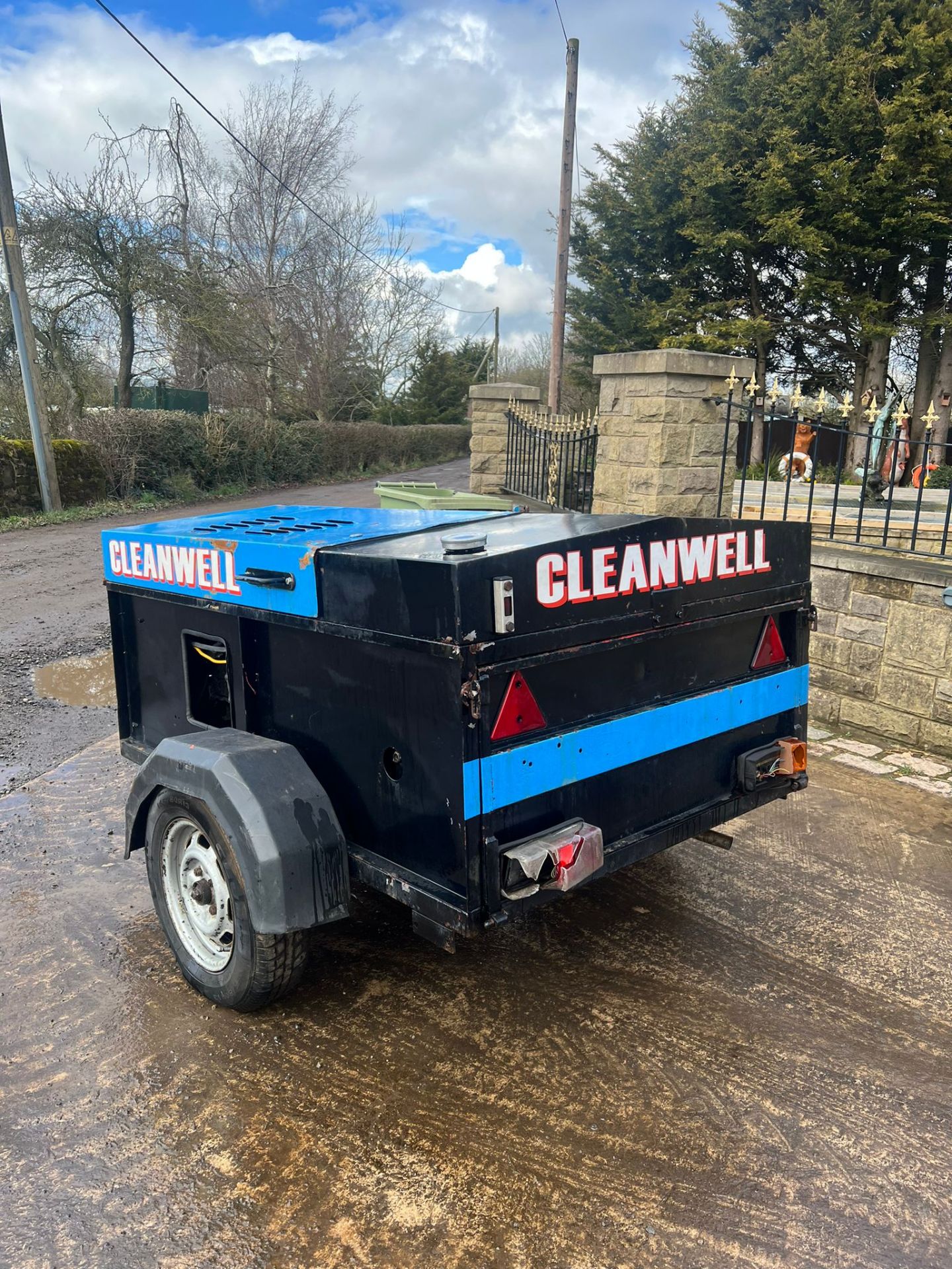CLEANWELL HOT/COLD STEAM CLEANER JET WASH *PLUS VAT* - Image 2 of 10