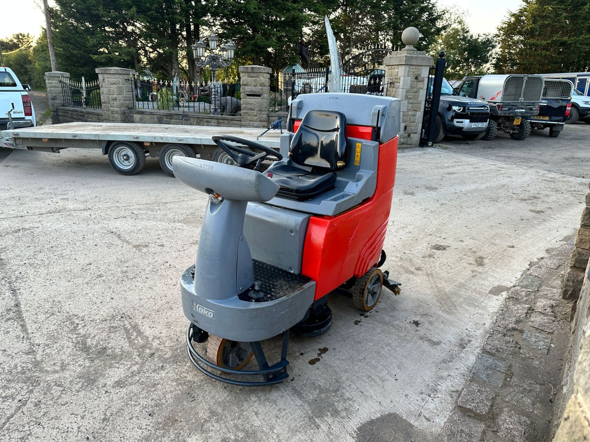 2015 HAKO B155R RIDE ON FLOOR SCRUBBER/SWEEPER *PLUS VAT* - Image 2 of 12