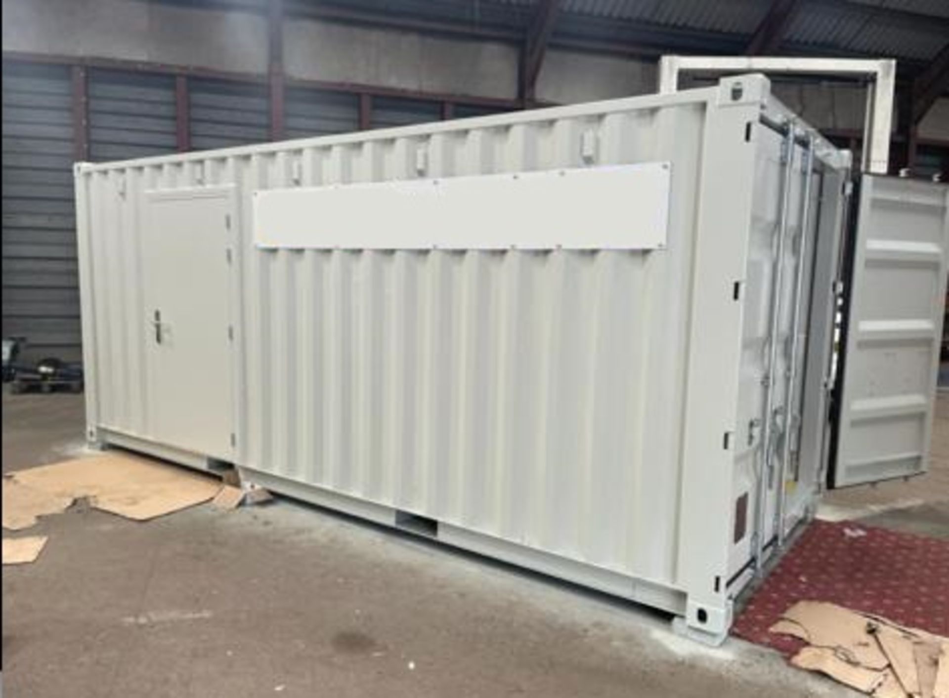 Solar 20ft shipping container stores, 100W solar with 130ah battery /20A controller *PLUS VAT* - Image 8 of 18