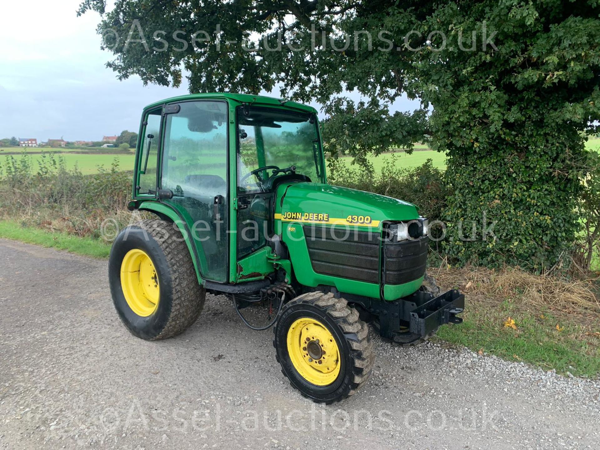 JOHN DEERE 4300 32hp 4WD COMPACT TRACTOR, RUNS DRIVES AND WORKS, CABBED, REAR TOW, ROAD KIT - Image 3 of 9