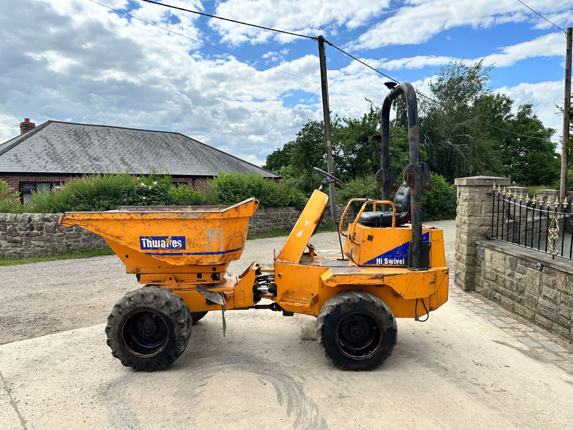 THWAITES HIGH TIP SWIVEL SKIP 1.5 TON DUMPER *PLUS VAT* - Image 4 of 18