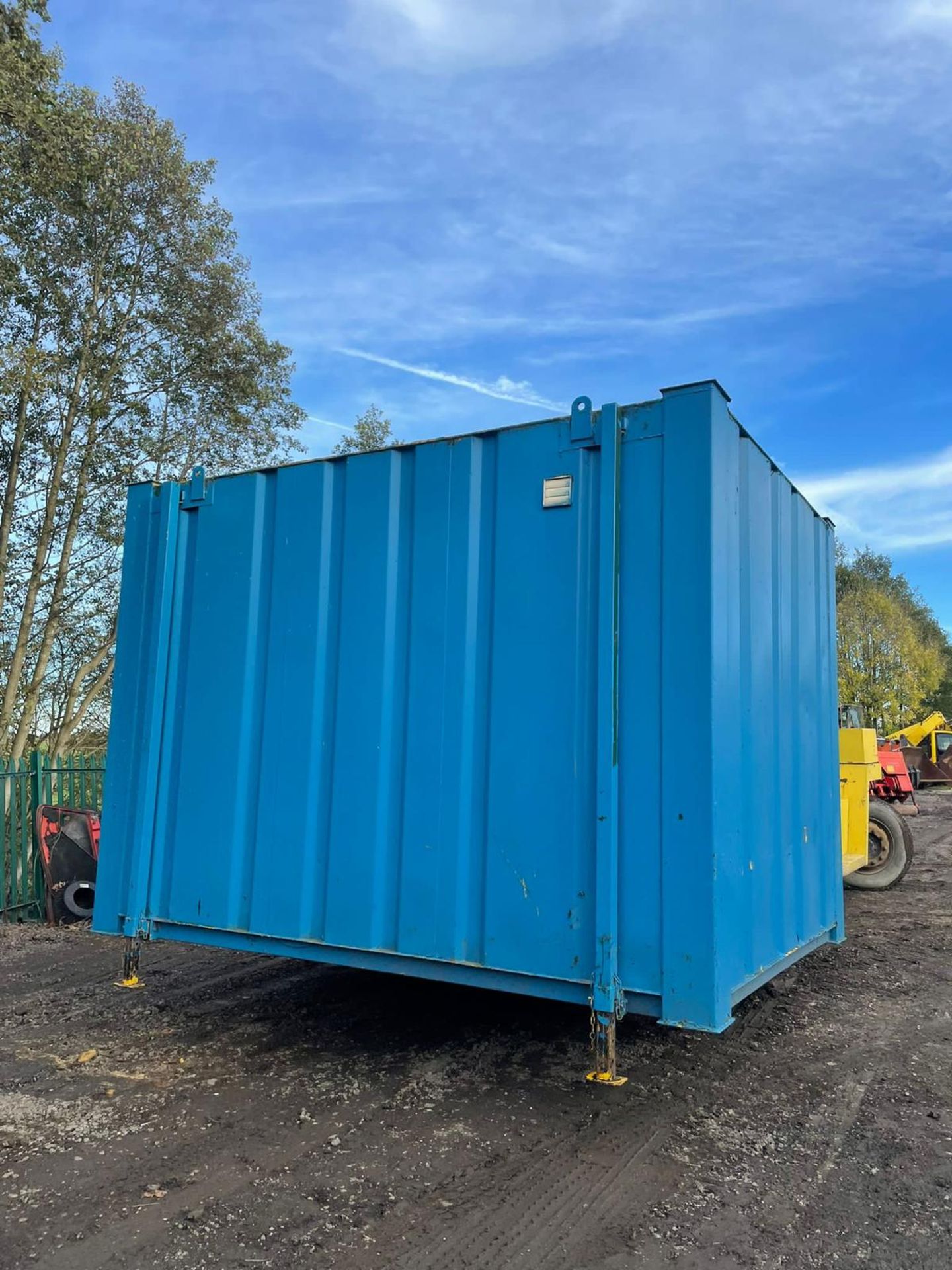 CONTAINER TOILET BLOCK WITH PRIVATE TOILET ON THE SIDE! *PLUS VAT* - Image 2 of 8