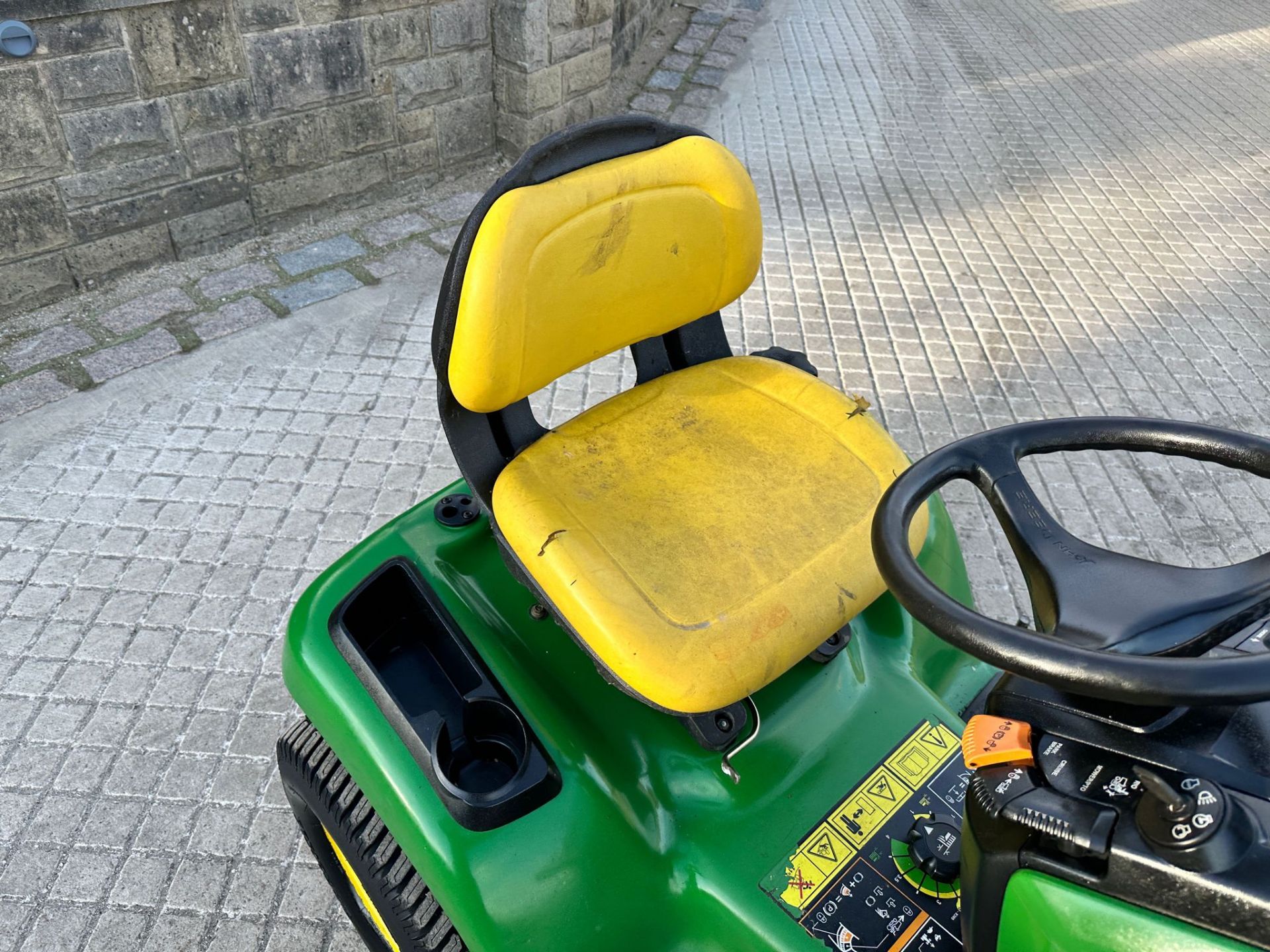 JOHN DEERE X320 RIDE ON MOWER *NO VAT* - Image 12 of 13