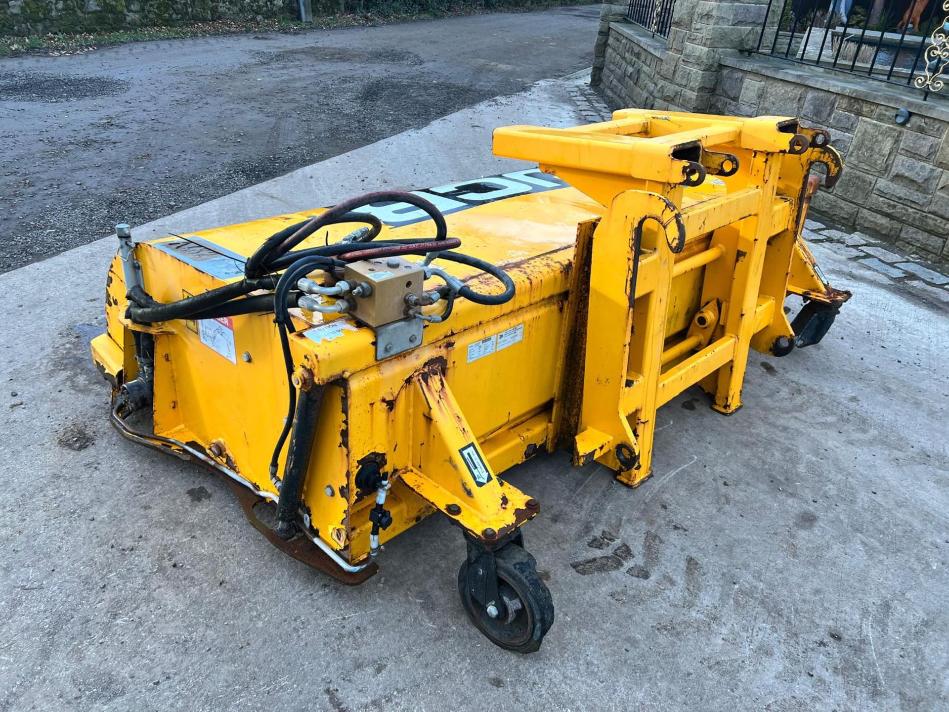 2015 JCB SC240 2.4 METRE HYDRAULIC SWEEPER COLLECTOR *PLUS VAT* - Image 7 of 11