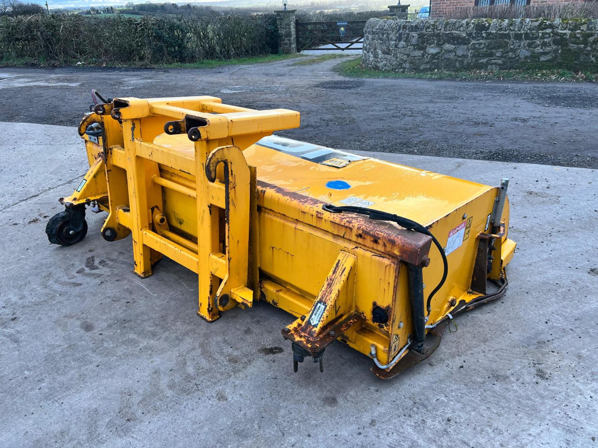 2015 JCB SC240 2.4 METRE HYDRAULIC SWEEPER COLLECTOR *PLUS VAT* - Image 5 of 11