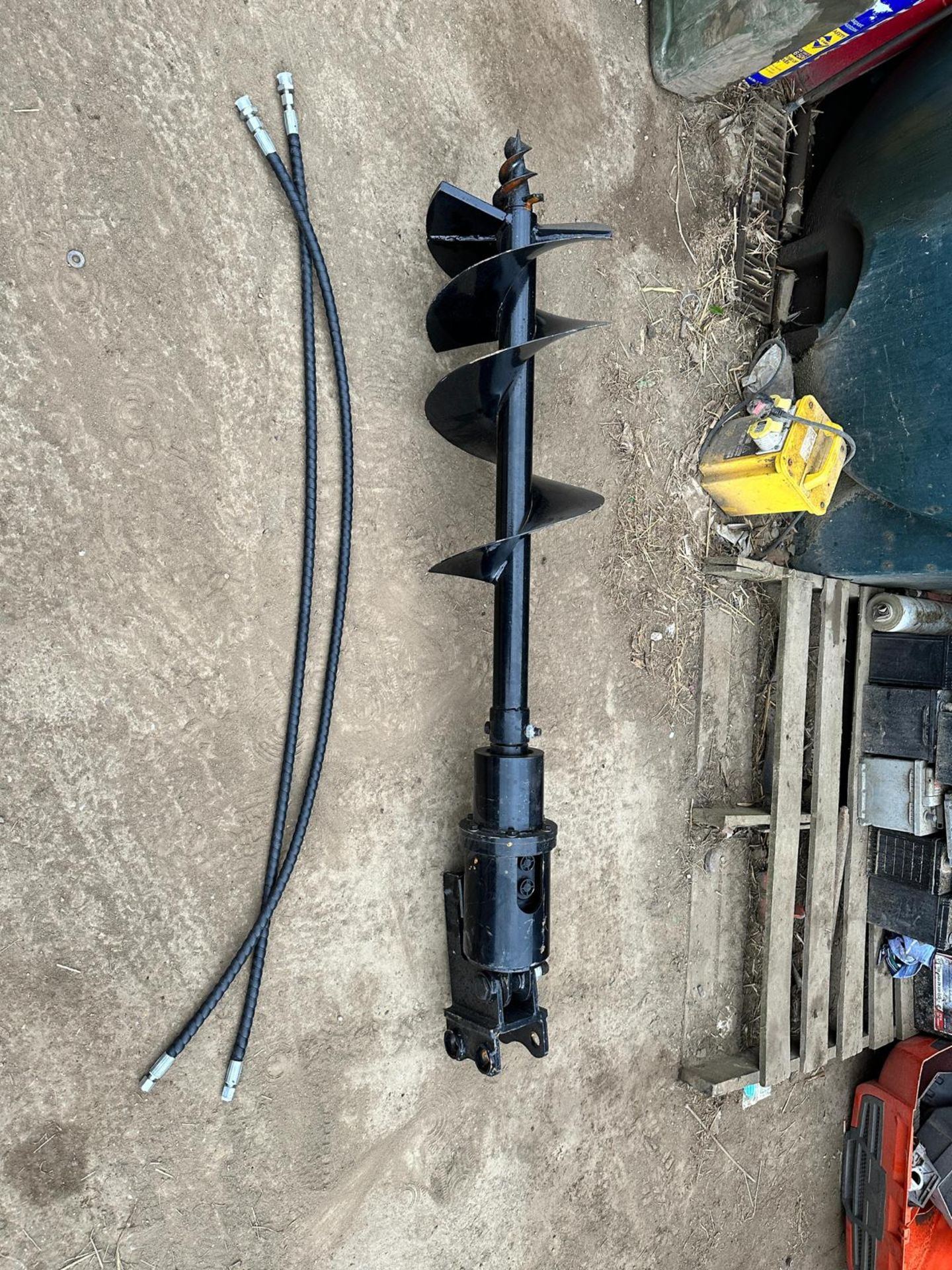 UNUSED HYDRAULIC POSTHOLE BORER AND 12” AUGER BIT *PLUS VAT* - Image 2 of 10