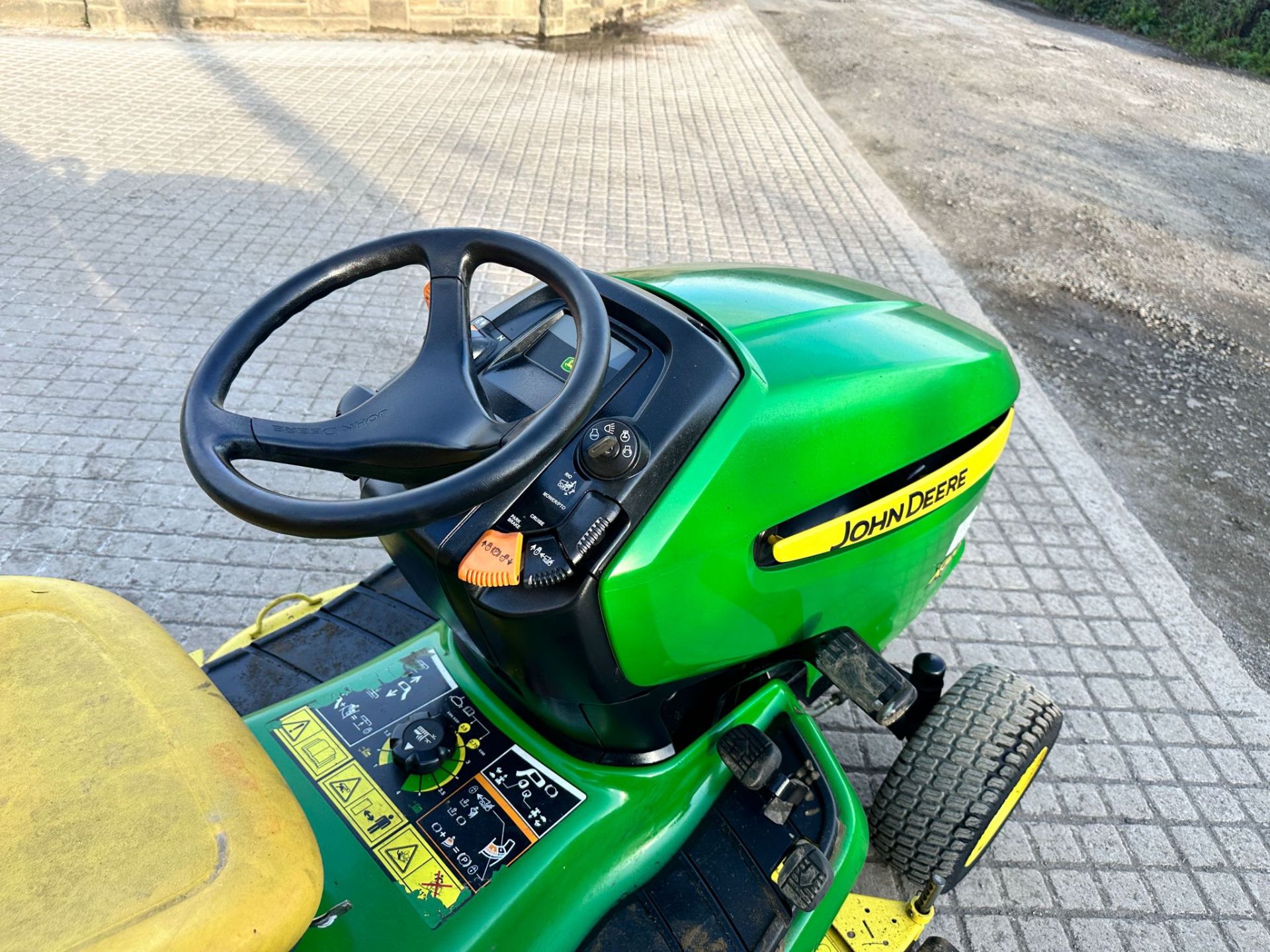 JOHN DEERE X320 RIDE ON MOWER *NO VAT* - Image 13 of 13