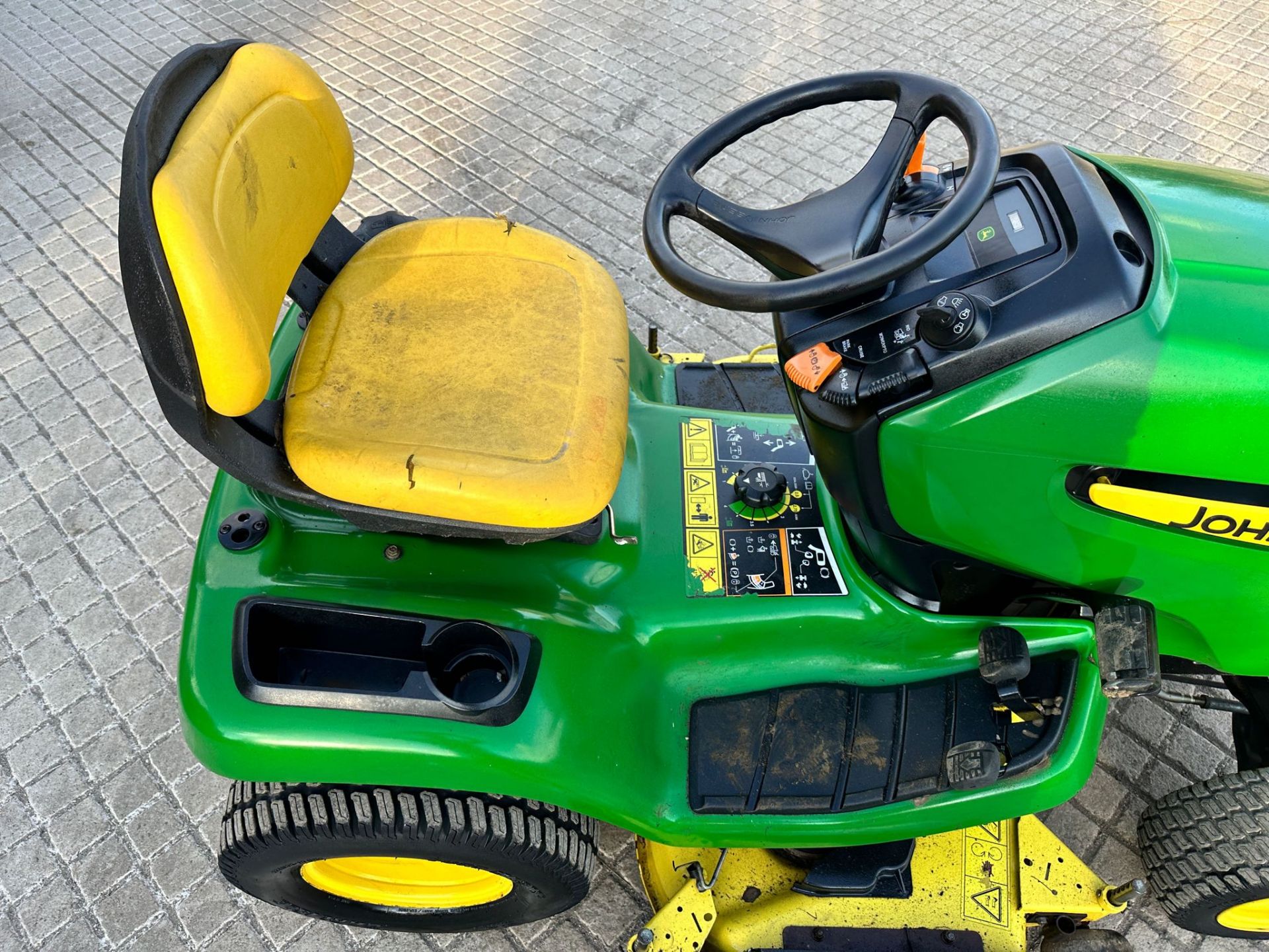 JOHN DEERE X320 RIDE ON MOWER *NO VAT* - Image 11 of 13