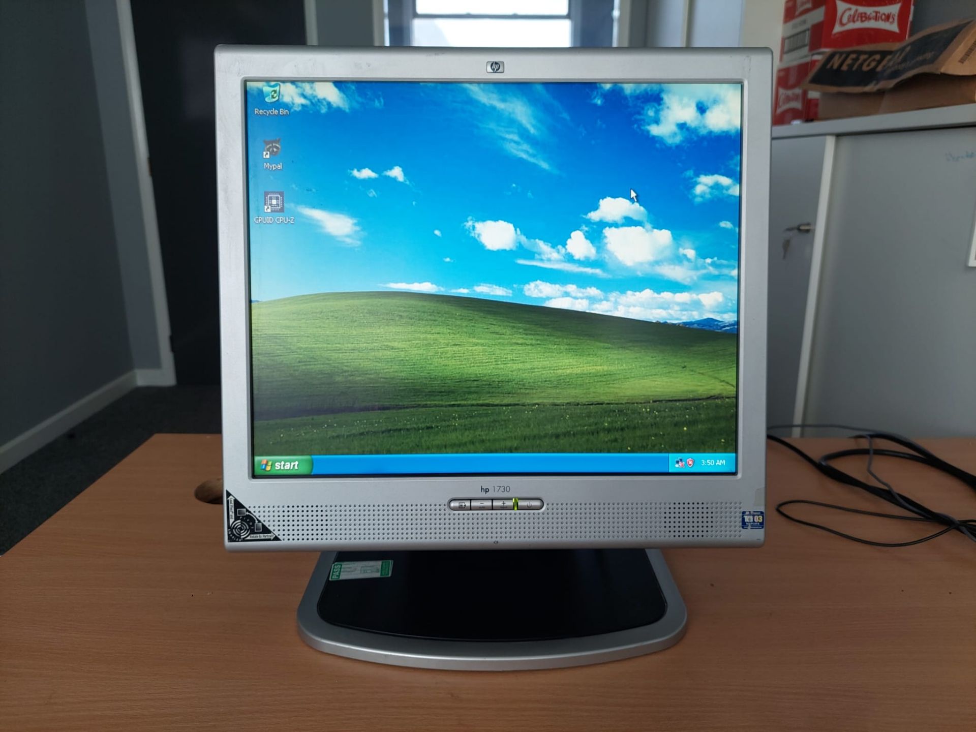 Dell Ultrasharp and HP 1730 Monitor Bundle *NO VAT* - Image 2 of 9