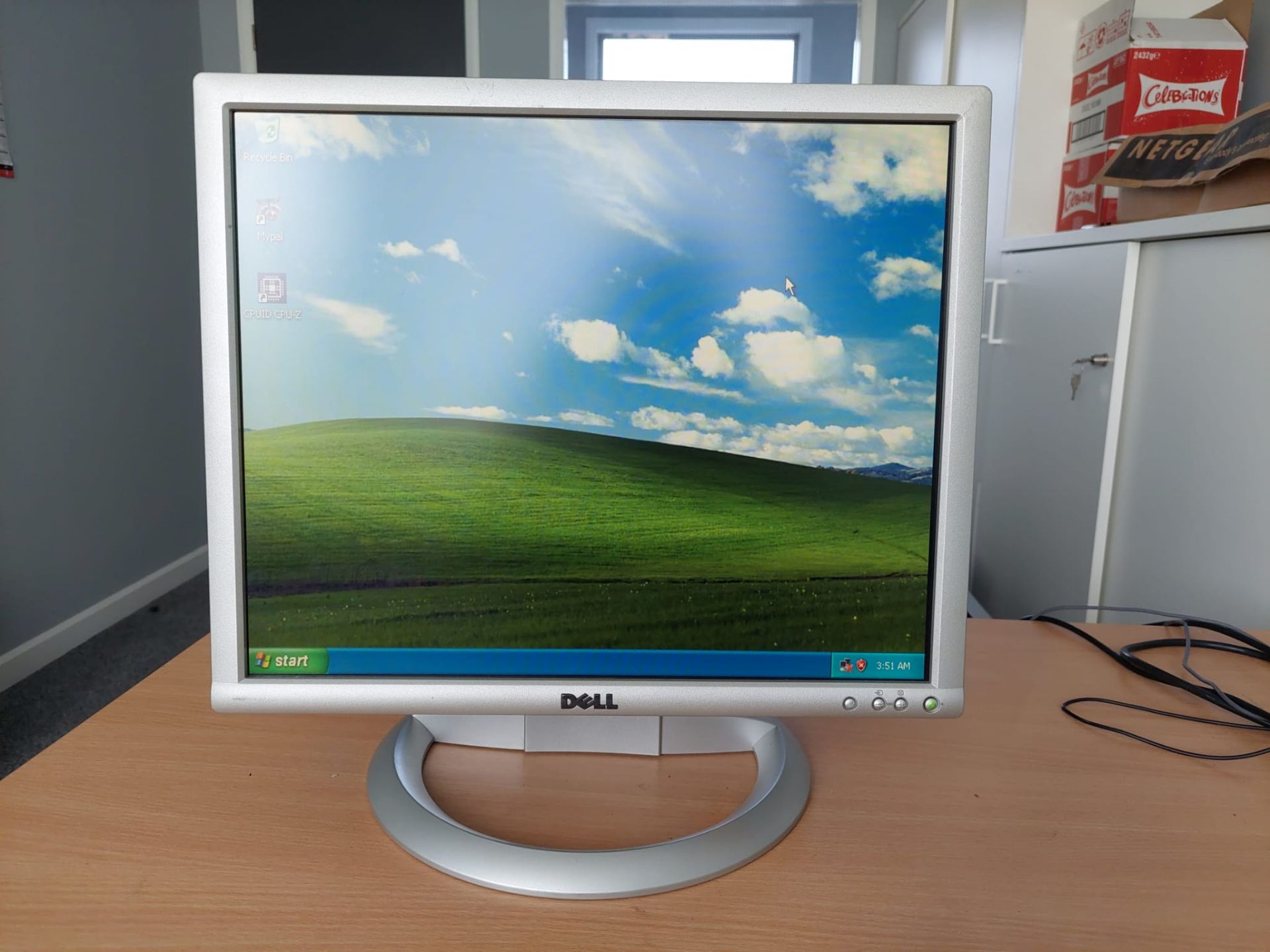 Dell Ultrasharp and HP 1730 Monitor Bundle *NO VAT* - Image 3 of 9