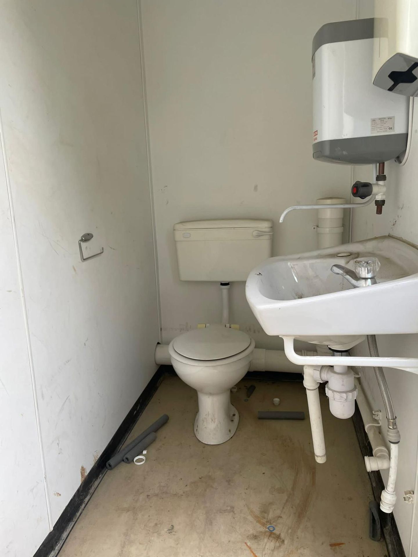 CONTAINER TOILET BLOCK WITH PRIVATE TOILET ON THE SIDE! *PLUS VAT* - Image 7 of 8