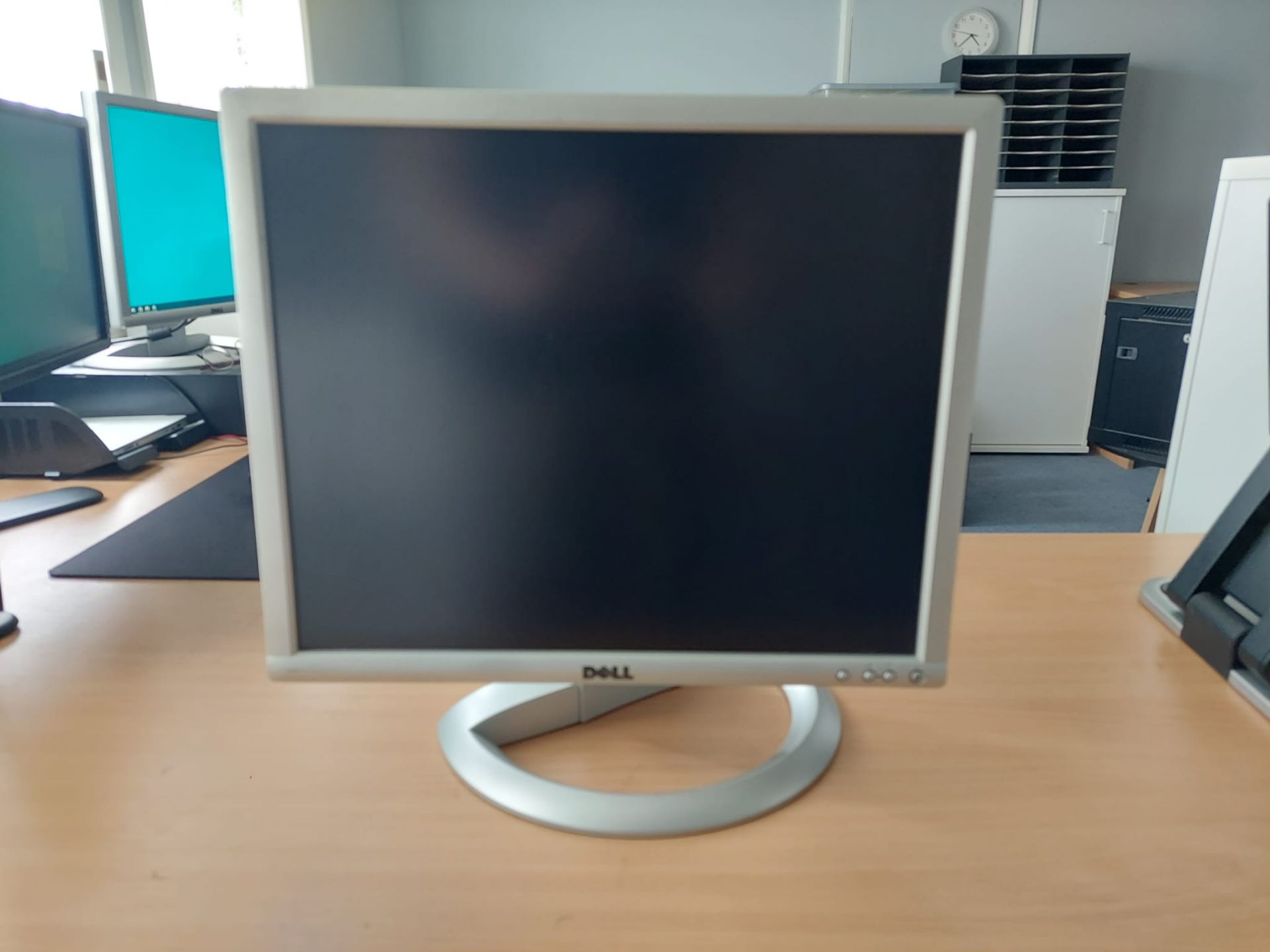 Dell Ultrasharp and HP 1730 Monitor Bundle *NO VAT* - Image 8 of 9