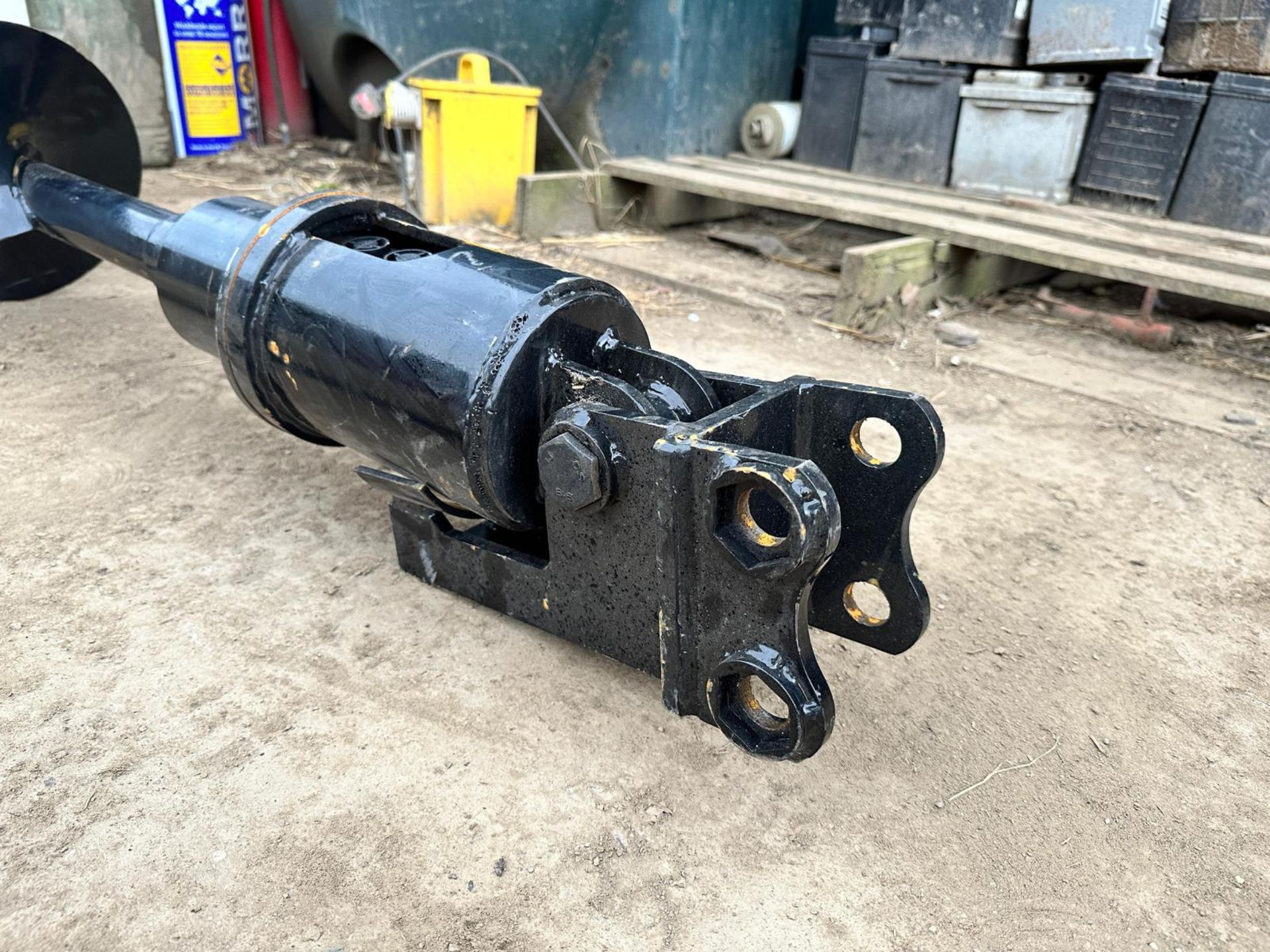 UNUSED HYDRAULIC POSTHOLE BORER AND 12” AUGER BIT *PLUS VAT* - Image 10 of 10