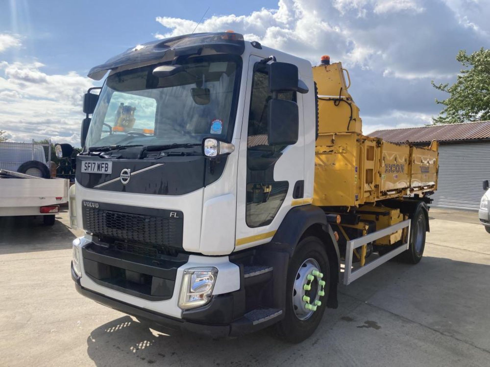 2017 VOLVO FL 18 Ton 3 WAY TIPPER EURO 6 INSULATED BODY *PLUS VAT* - Image 2 of 15