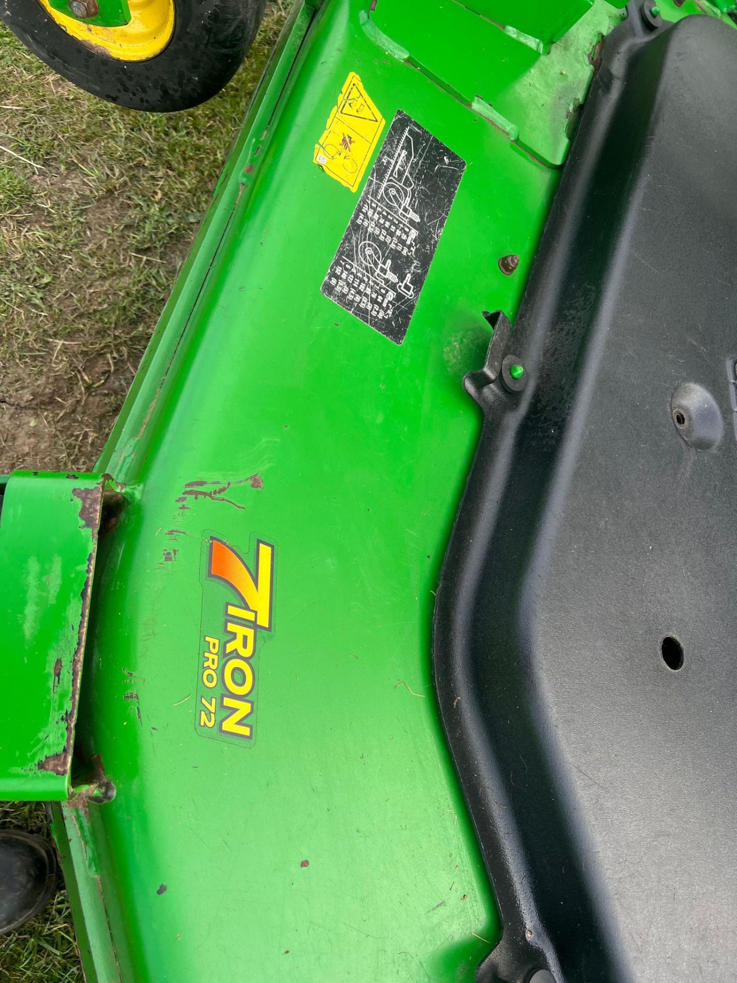 John Deere 1445 Ride On Lawn Mower Out Front Deck *PLUS VAT* - Image 14 of 15