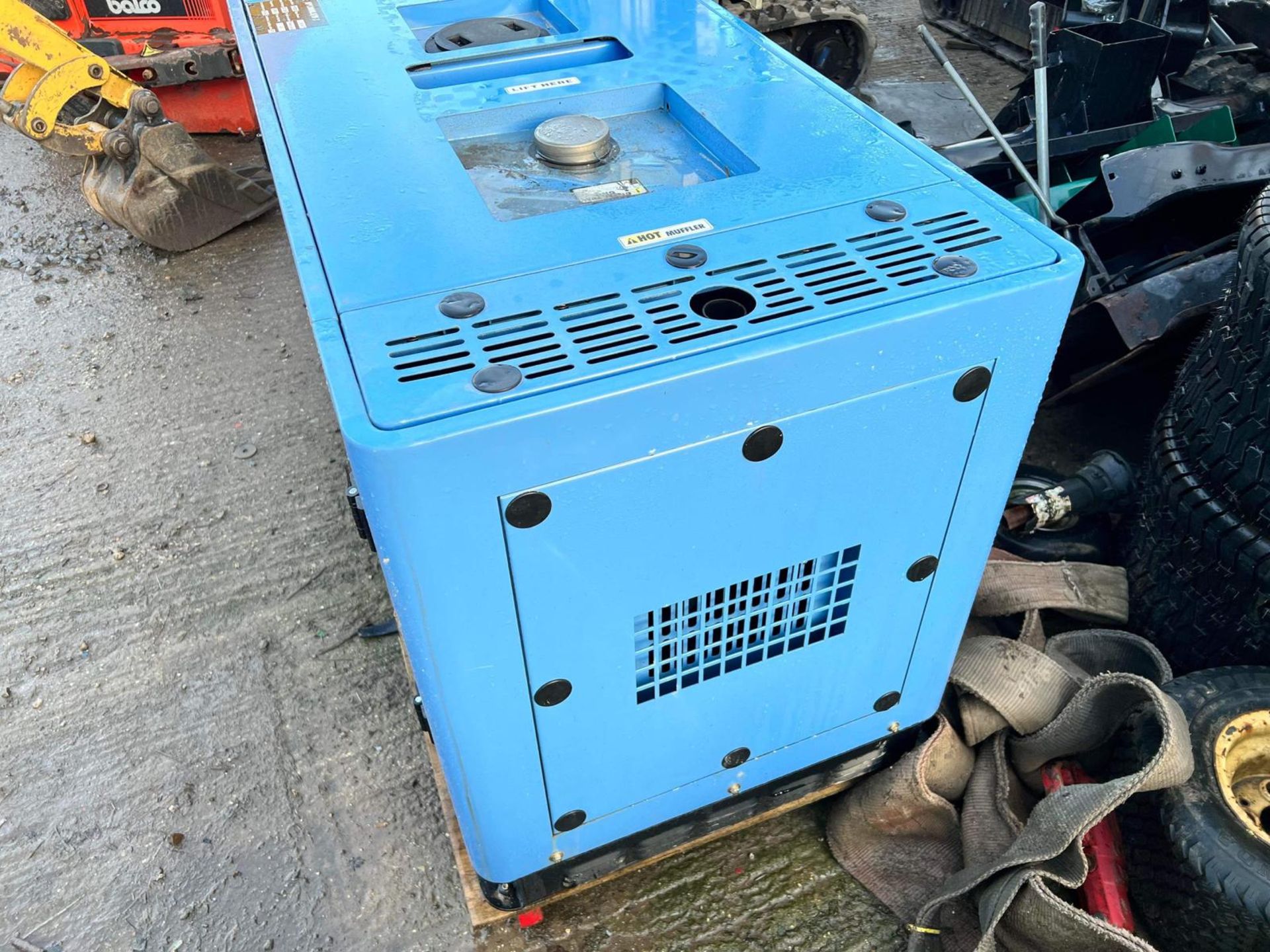 NEW/UNUSED GENSET HP13000LN/W-3 15KVA SUPER SILENT DIESEL WELDER GENERATOR *PLUS VAT* - Image 5 of 8