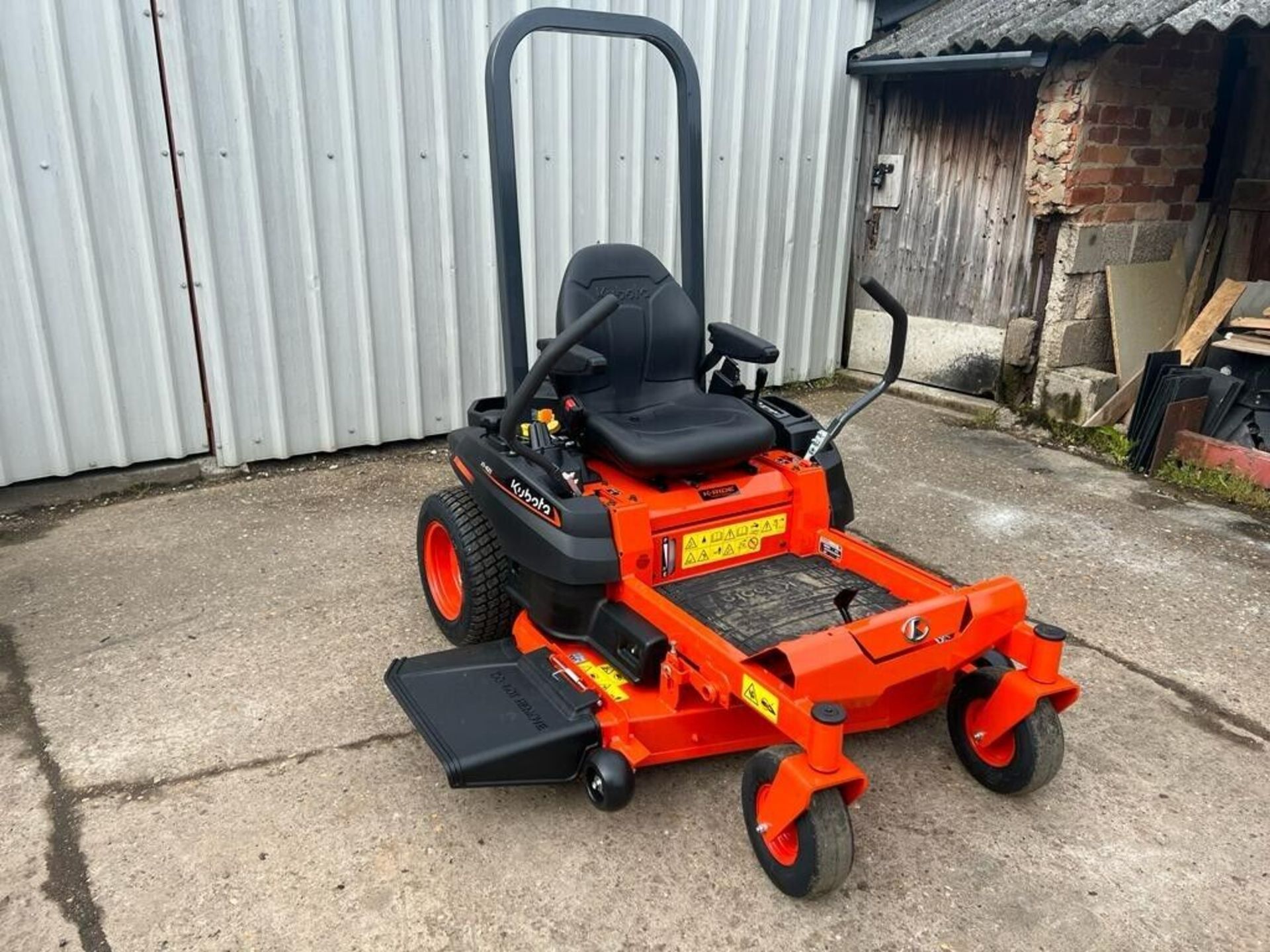 KUBOTA RIDE ON MOWER Z1-421 ZERO TURN, BRAND NEW LATEST MODEL YEAR 2023 - Image 2 of 9