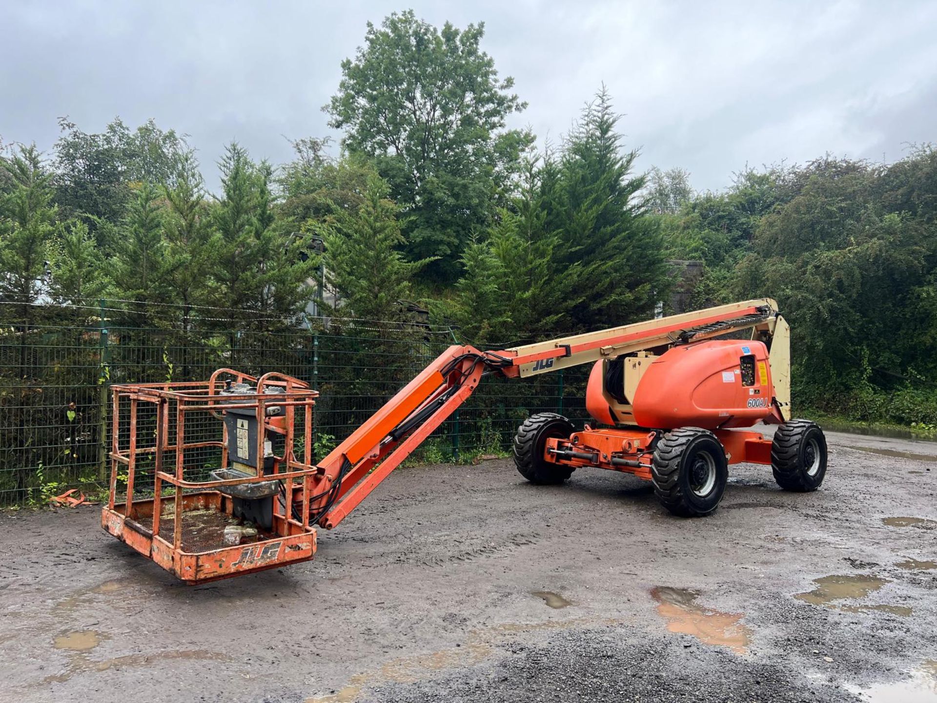 JLG 600 AJ BOOM LIFT 20 METER LIFT HEIGHT! 4x4 *PLUS VAT* - Image 3 of 24