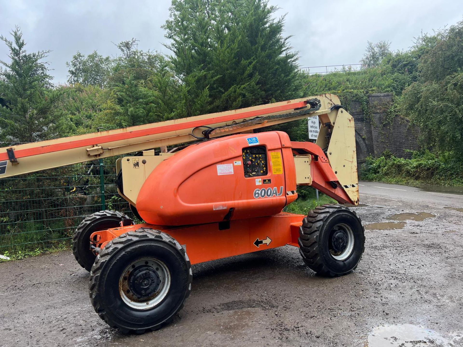 JLG 600 AJ BOOM LIFT 20 METER LIFT HEIGHT! 4x4 *PLUS VAT* - Image 9 of 24