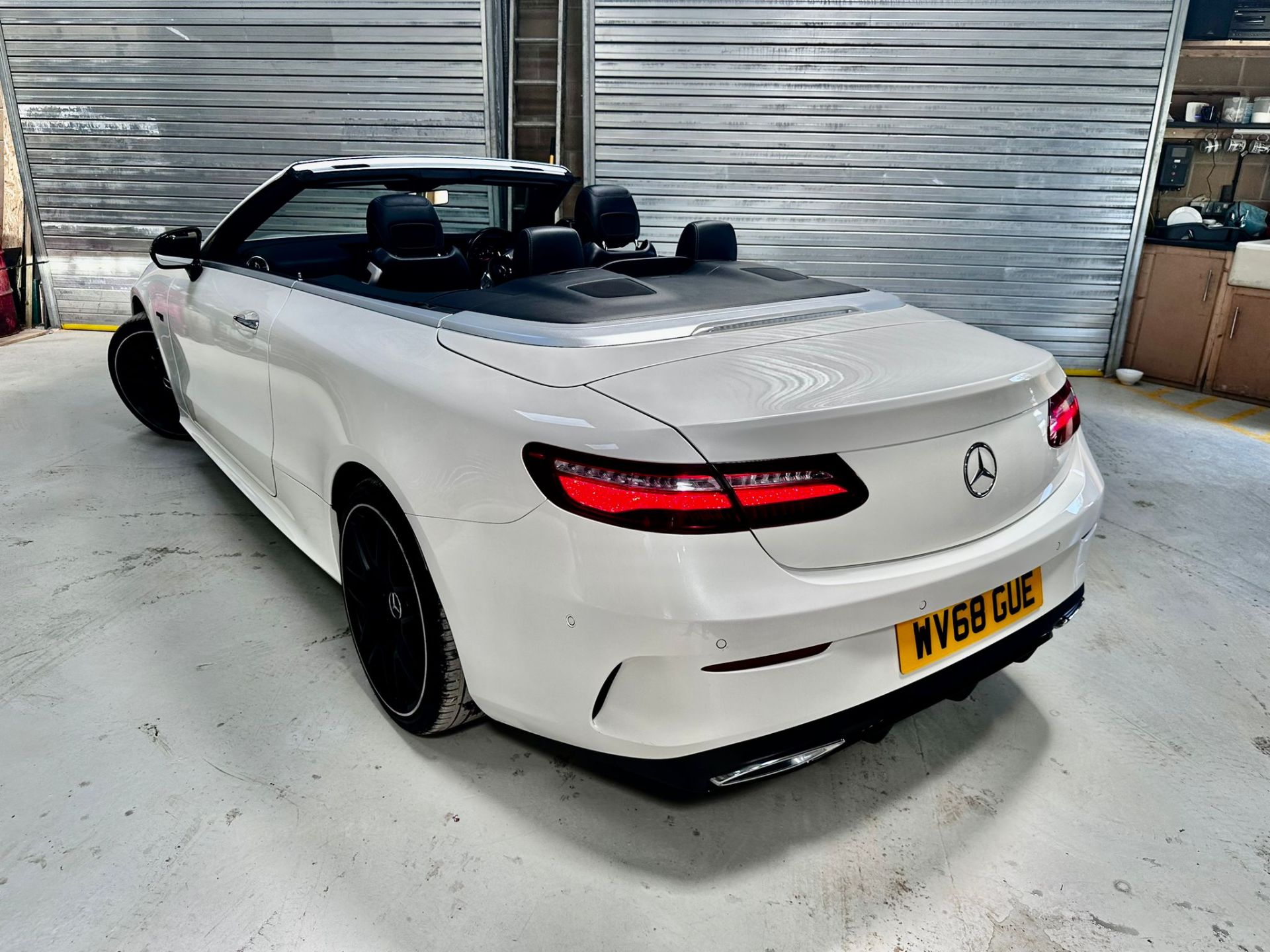 2018/68 REG MERCEDES-BENZ E220 D AMG LINE PREMIUM+ AUTO 2.0 DIESEL WHITE CONVERTIBLE *NO VAT* - Image 4 of 13