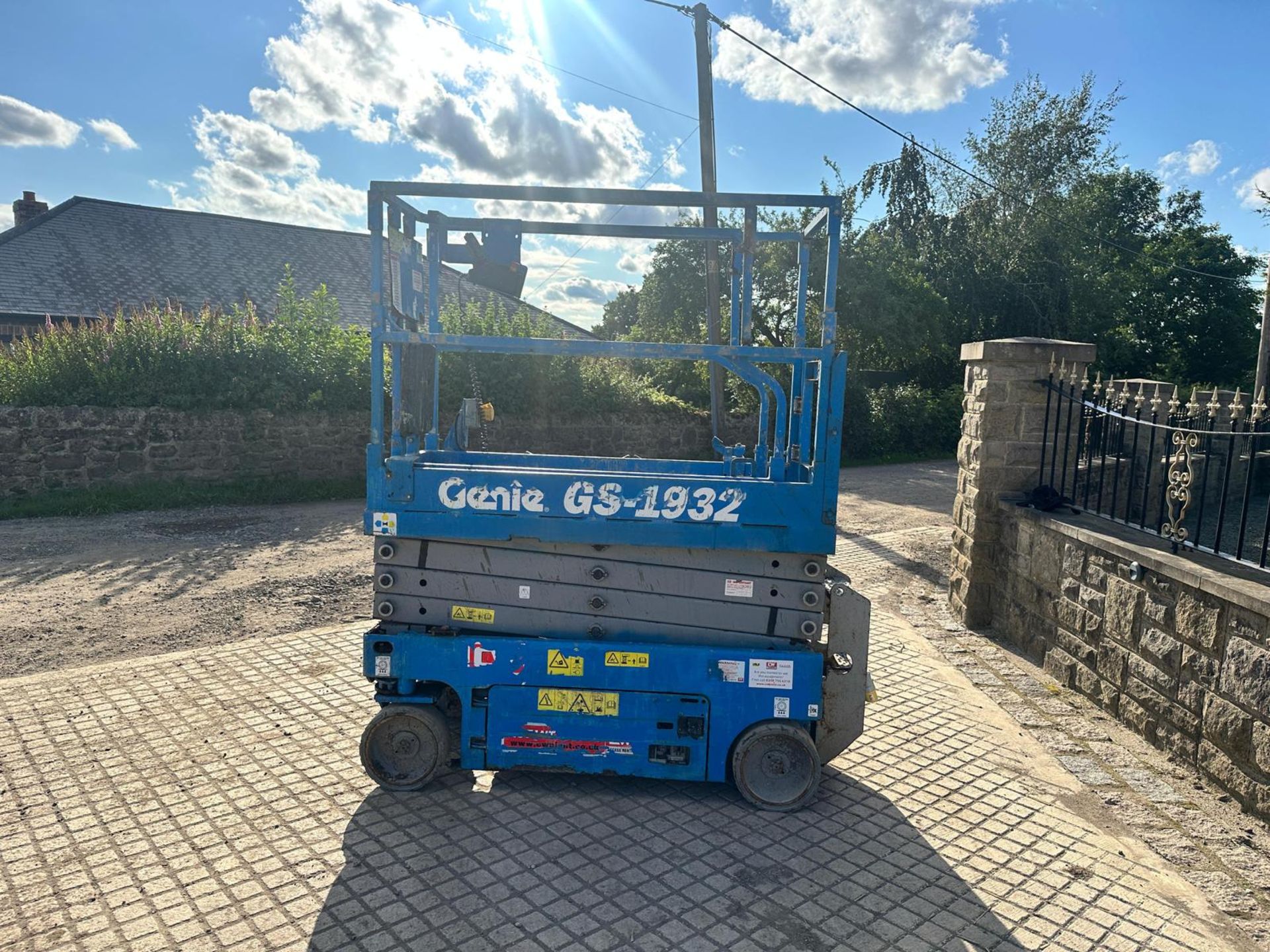 2017 GENIE GS-1932 ELECTRIC SCISSOR LIFT *PLUS VAT* - Image 8 of 13