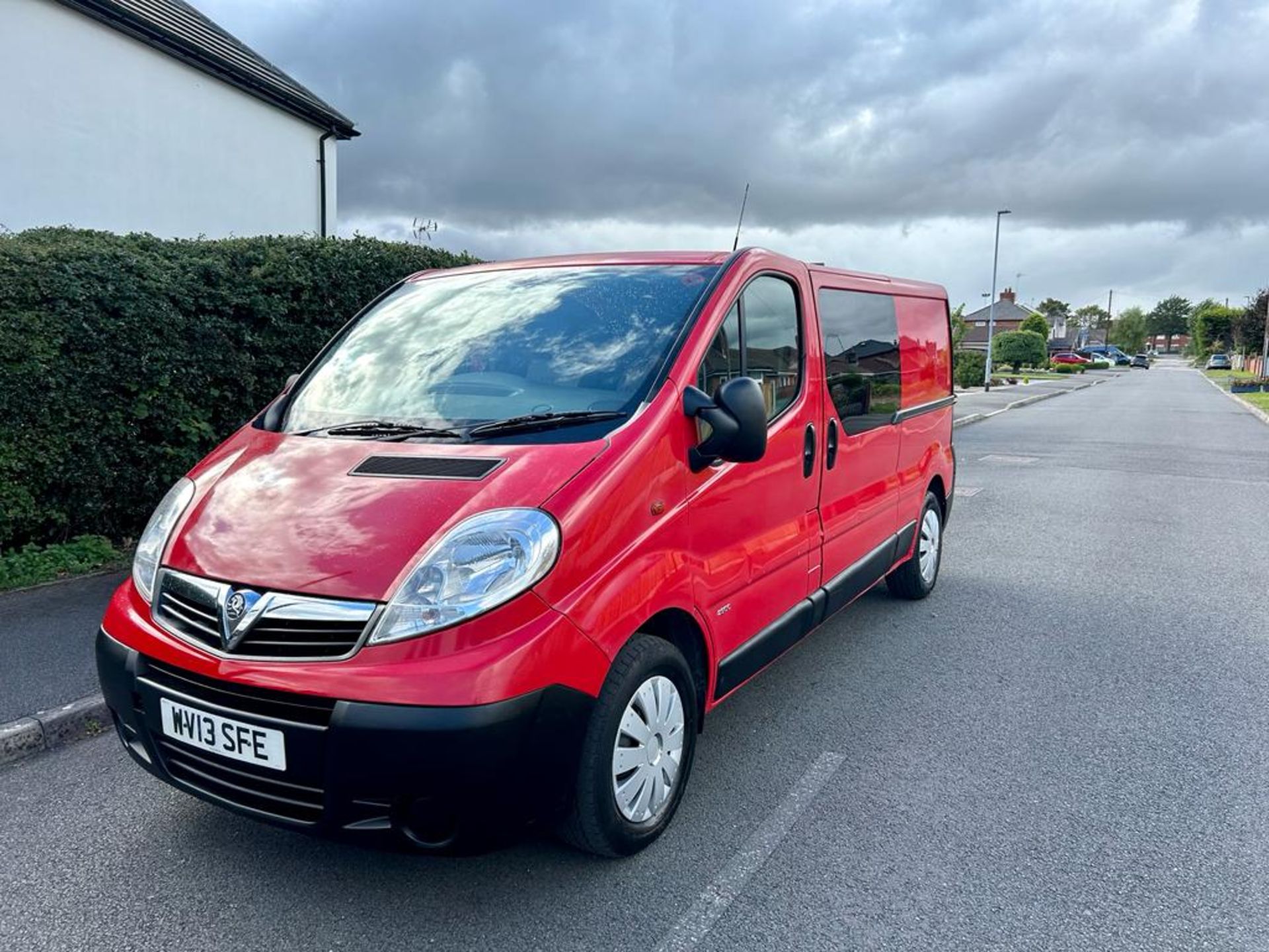 2013/13 REG VAUXHALL VIVARO 2900 ECOFLEX CDTI LWB 2.0 DIESEL RED PANEL VAN, SHOWING 0 FORMER KEEPERS - Image 3 of 17