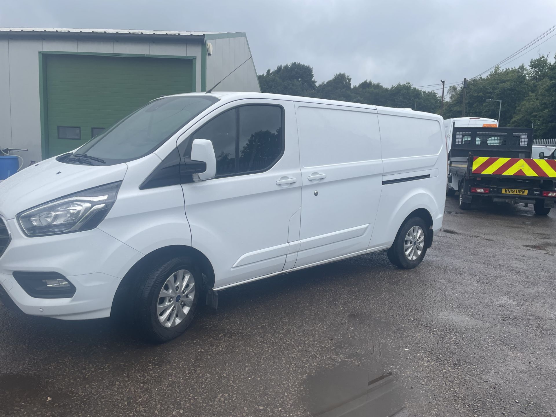 2019 FORD TRANSIT CUSTOM 300 LIMITED WHITE PANEL VAN *PLUS VAT* - Image 5 of 9