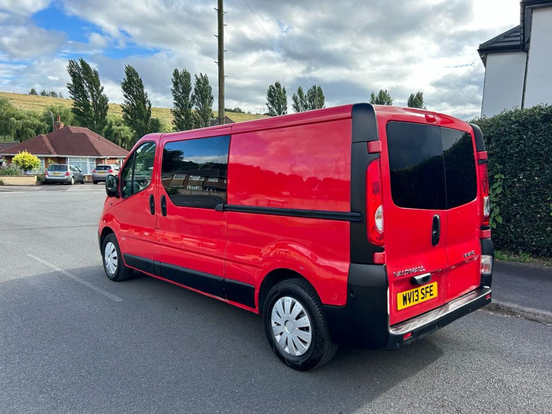 2013/13 REG VAUXHALL VIVARO 2900 ECOFLEX CDTI LWB 2.0 DIESEL RED PANEL VAN, SHOWING 0 FORMER KEEPERS - Image 4 of 17