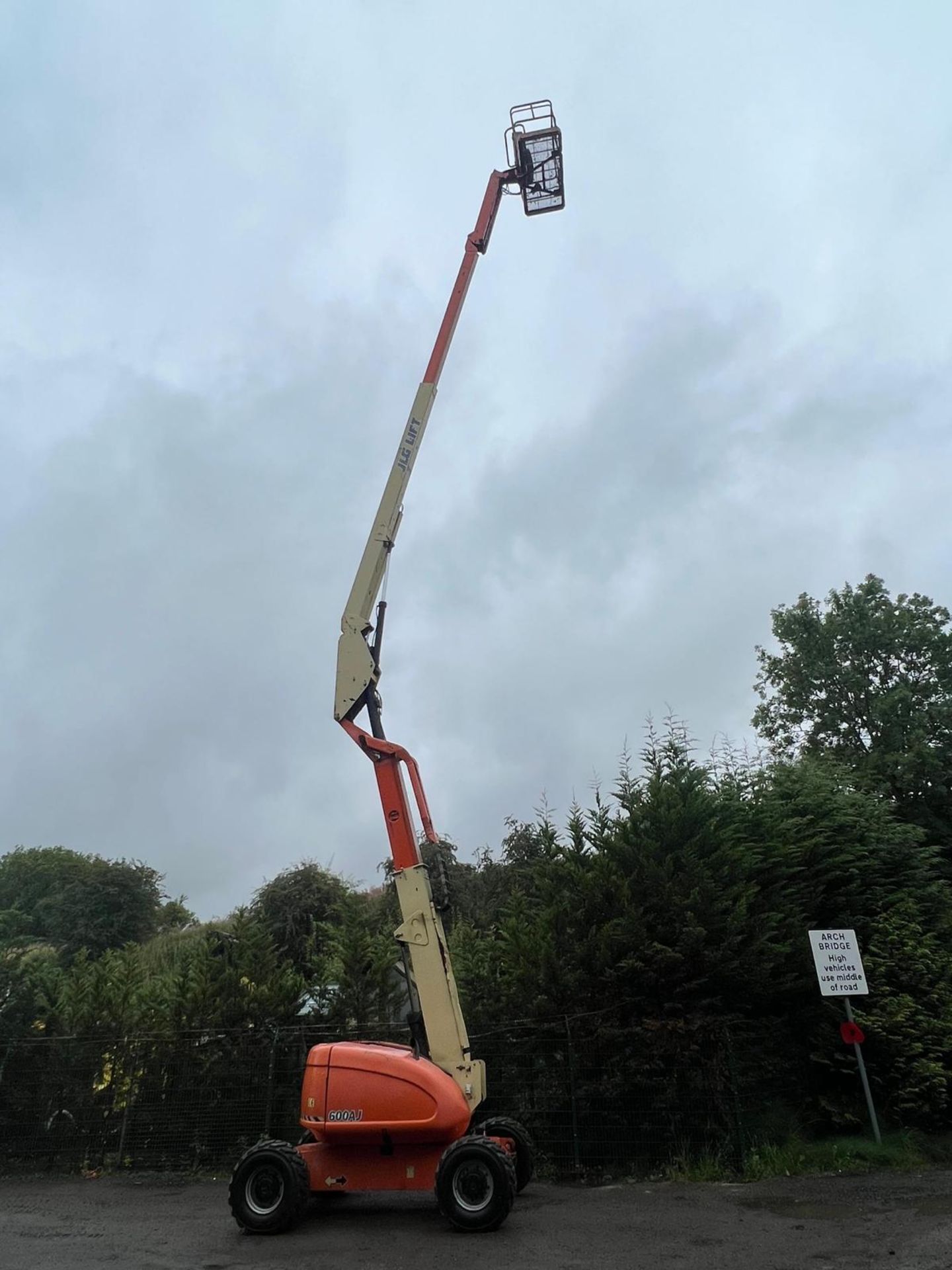 JLG 600 AJ BOOM LIFT 20 METER LIFT HEIGHT! 4x4 *PLUS VAT* - Image 12 of 24