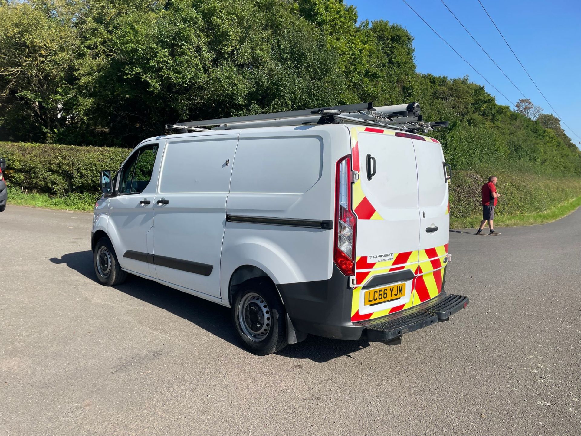 2016/66 REG FORD TRANSIT CUSTOM 310 2.0 DIESEL WHITE PANEL VAN, SHOWING 0 FORMER KEEPERS *PLUS VAT* - Image 5 of 14