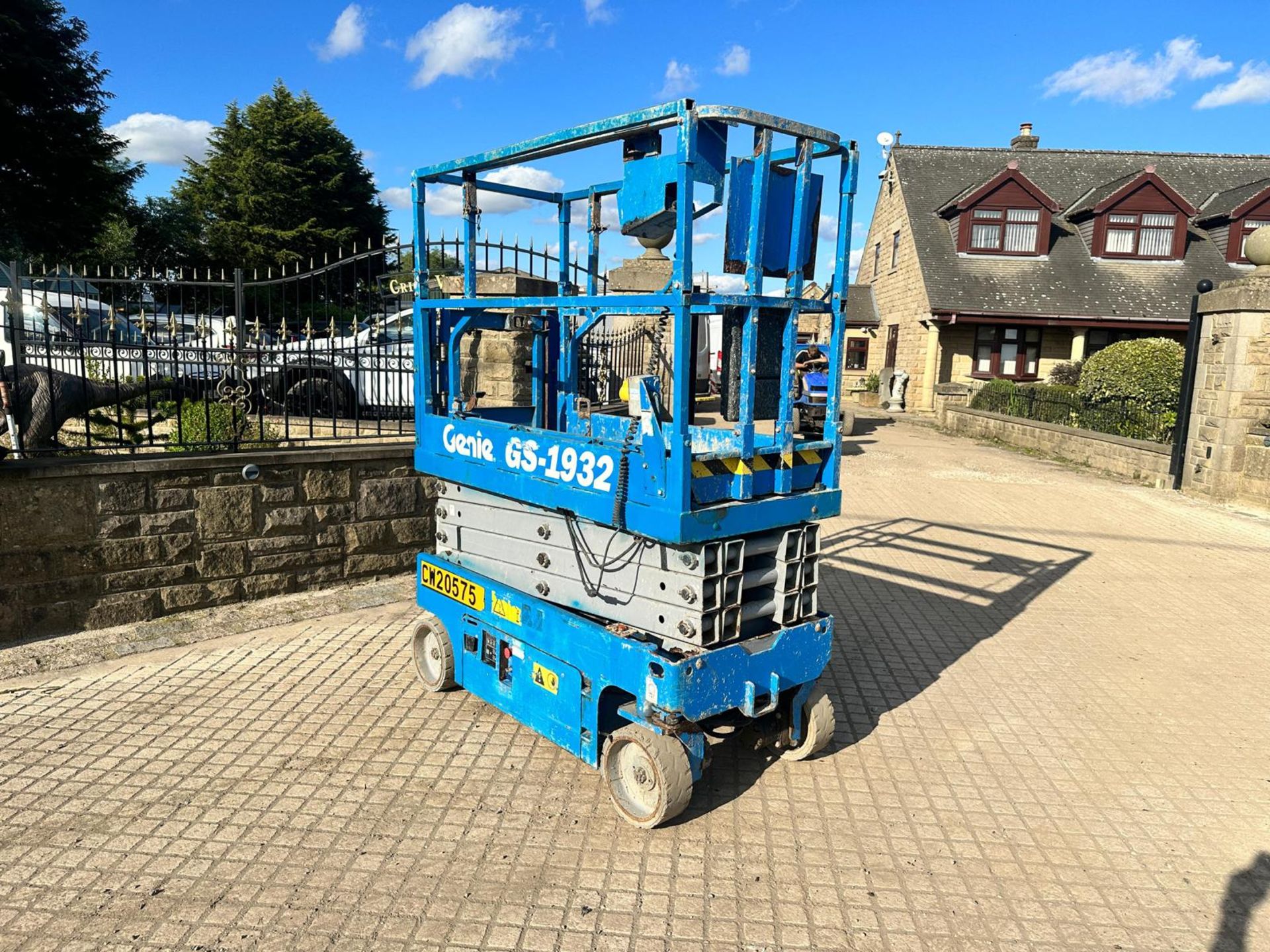 2017 GENIE GS-1932 ELECTRIC SCISSOR LIFT *PLUS VAT* - Image 5 of 13