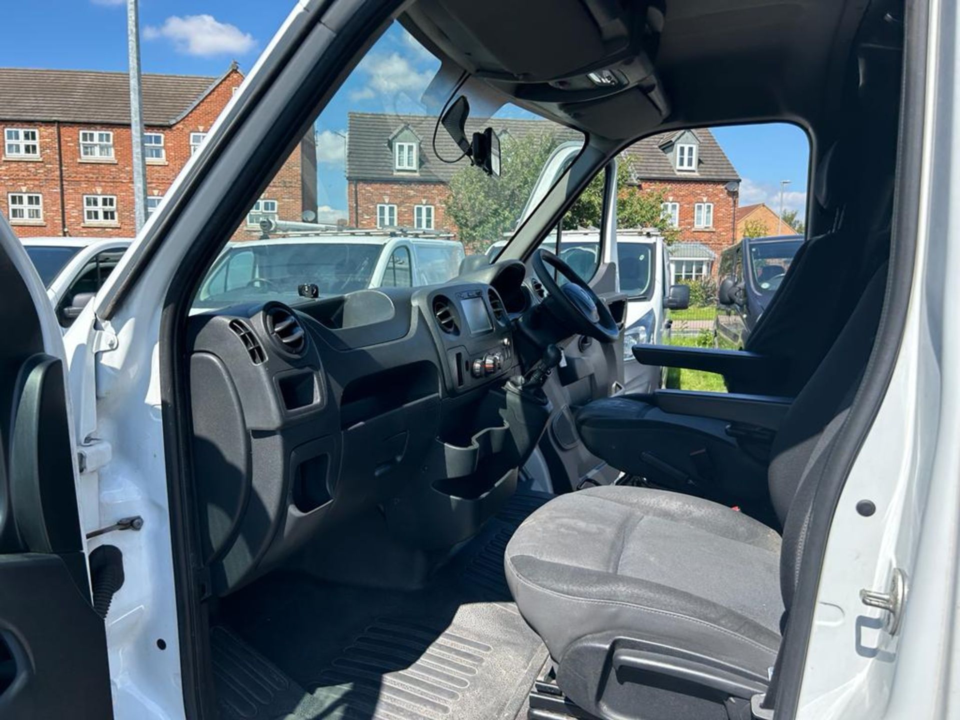 2019/19 REG RENAULT TRUCKS MASTER 35 LWB EURO 6 BOX VAN, SHOWING 0 FORMER KEEPERS *NO VAT* - Image 12 of 15