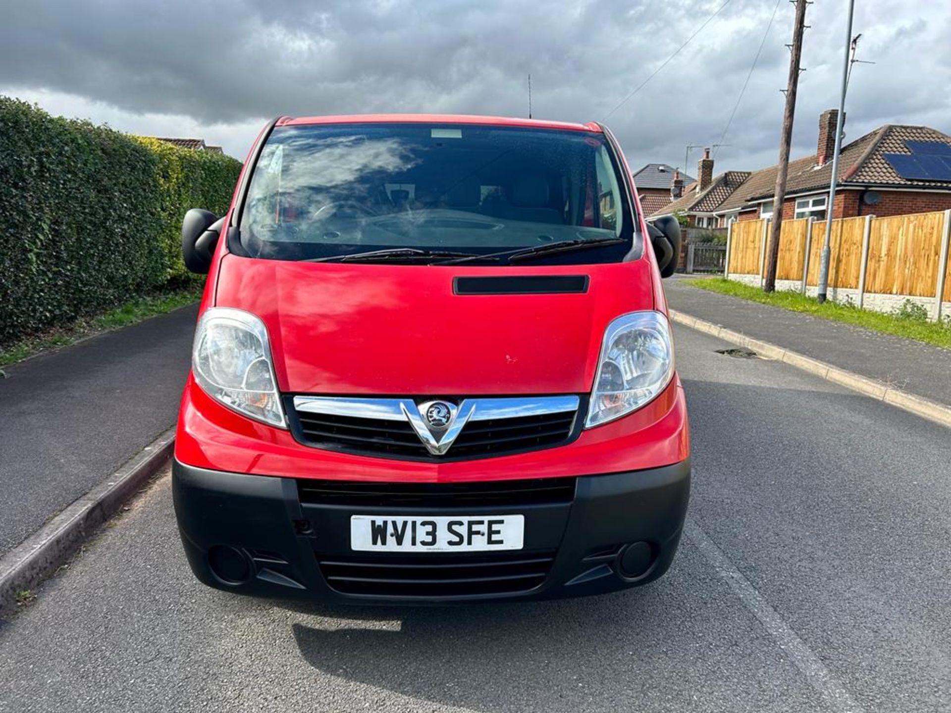 2013/13 REG VAUXHALL VIVARO 2900 ECOFLEX CDTI LWB 2.0 DIESEL RED PANEL VAN, SHOWING 0 FORMER KEEPERS - Image 2 of 17