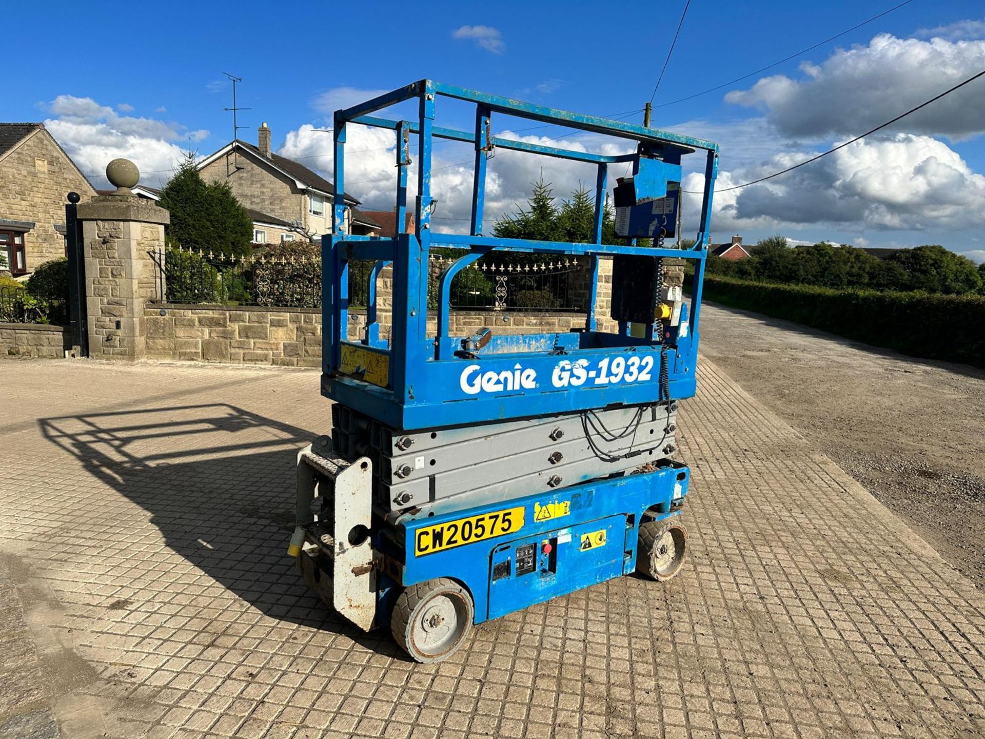 2017 GENIE GS-1932 ELECTRIC SCISSOR LIFT *PLUS VAT* - Image 6 of 13