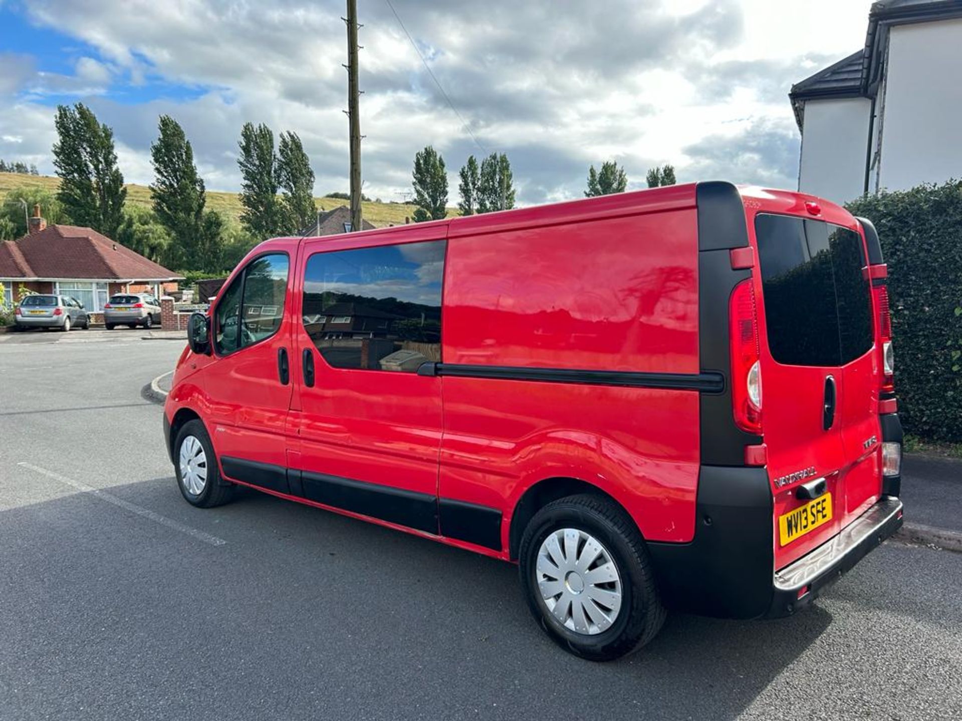 2013/13 REG VAUXHALL VIVARO 2900 ECOFLEX CDTI LWB 2.0 DIESEL RED PANEL VAN, SHOWING 0 FORMER KEEPERS - Image 5 of 17