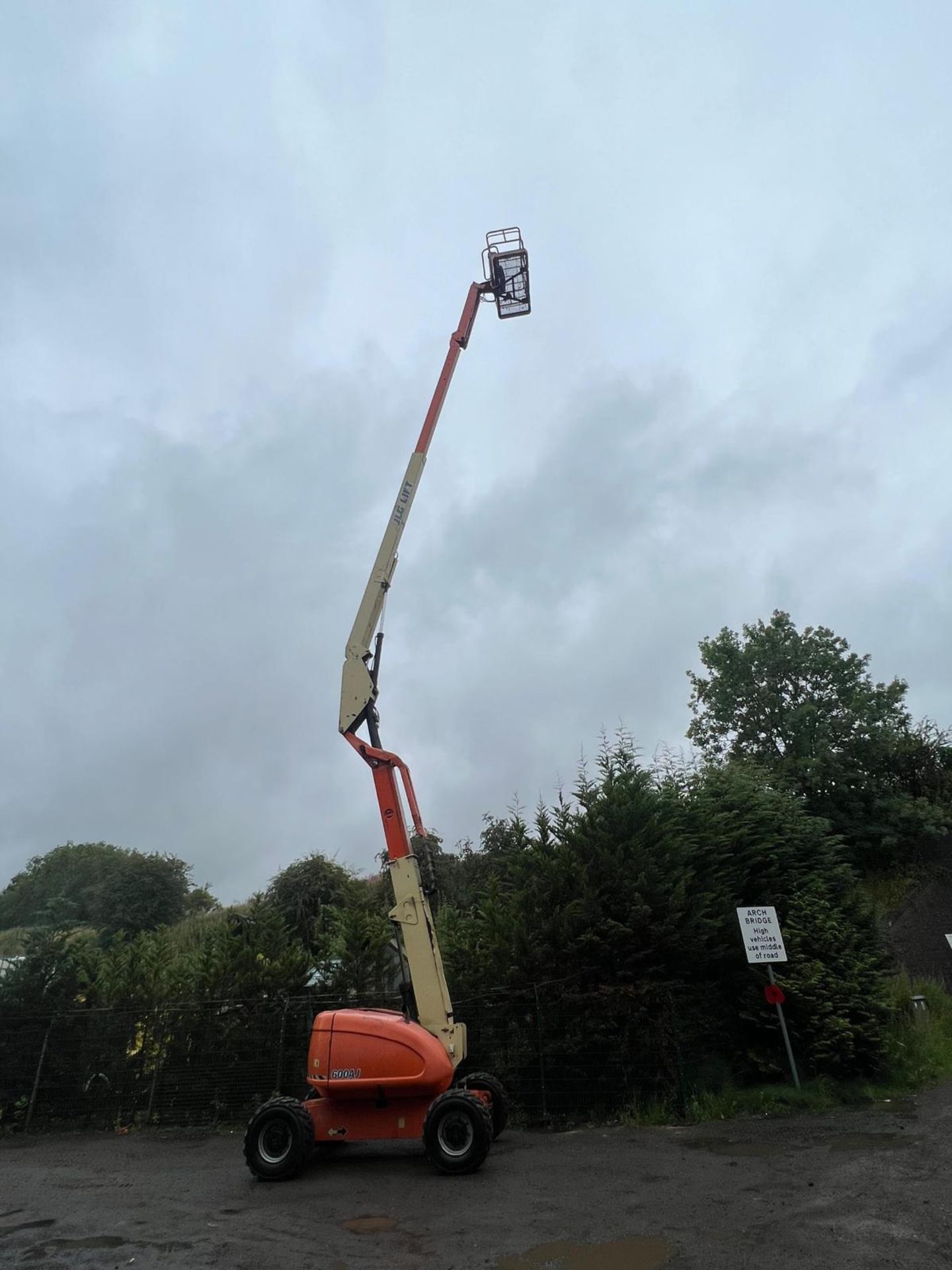 JLG 600 AJ BOOM LIFT 20 METER LIFT HEIGHT! 4x4 *PLUS VAT* - Image 13 of 24