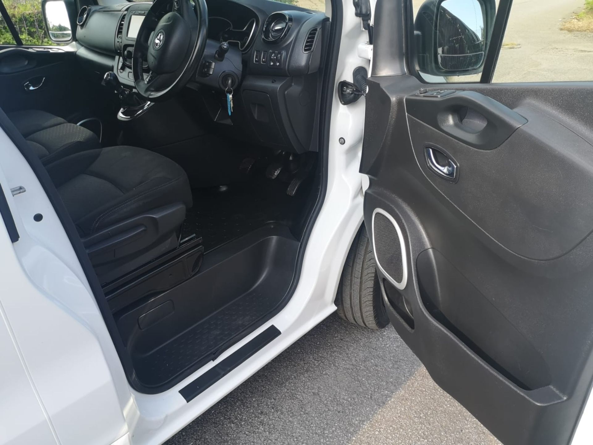 2018/68 REG VAUXHALL VIVARO 2700 LE NAV CDTI BT S/S 1.6 DIESEL PANEL VAN, SHOWING 1 FORMER KEEPER - Image 13 of 17