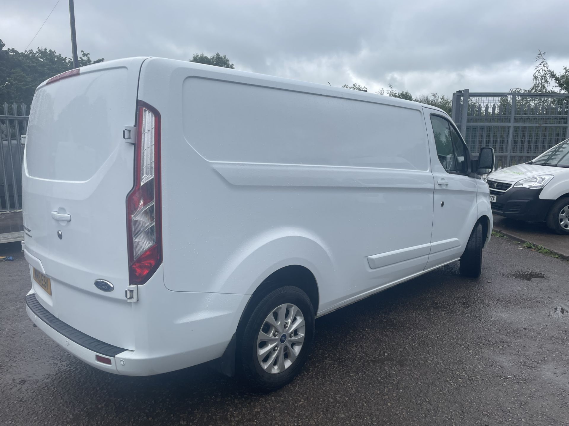 2019 FORD TRANSIT CUSTOM 300 LIMITED WHITE PANEL VAN *PLUS VAT* - Image 3 of 9