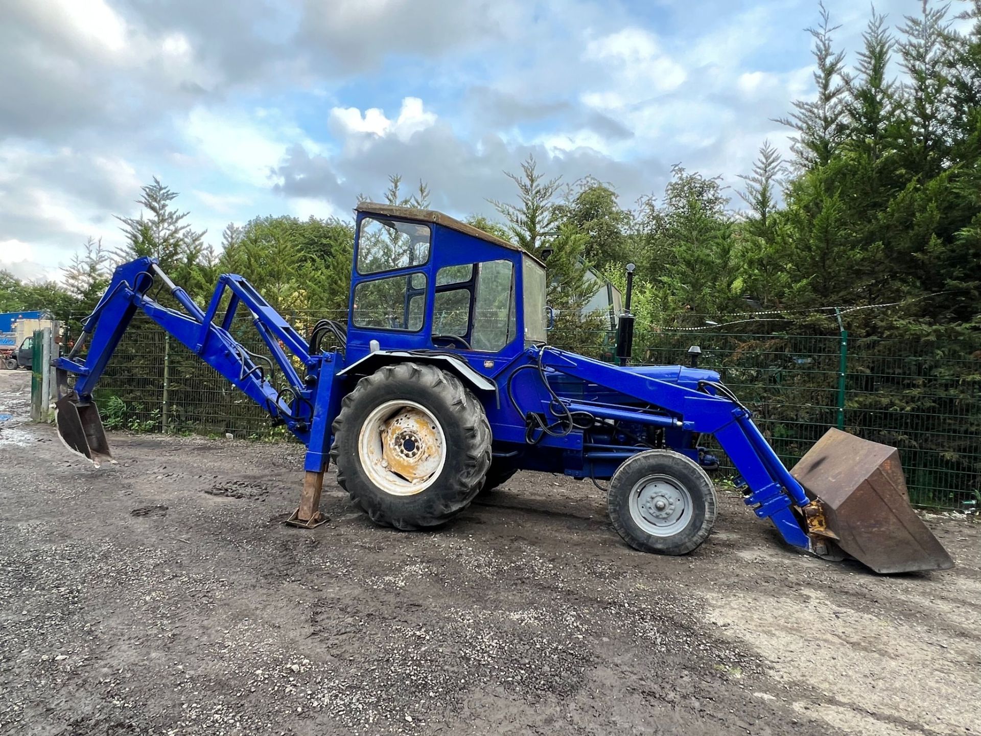 Ford 3400 Loader Tractor with Back Actor *NO VAT* - Image 2 of 10