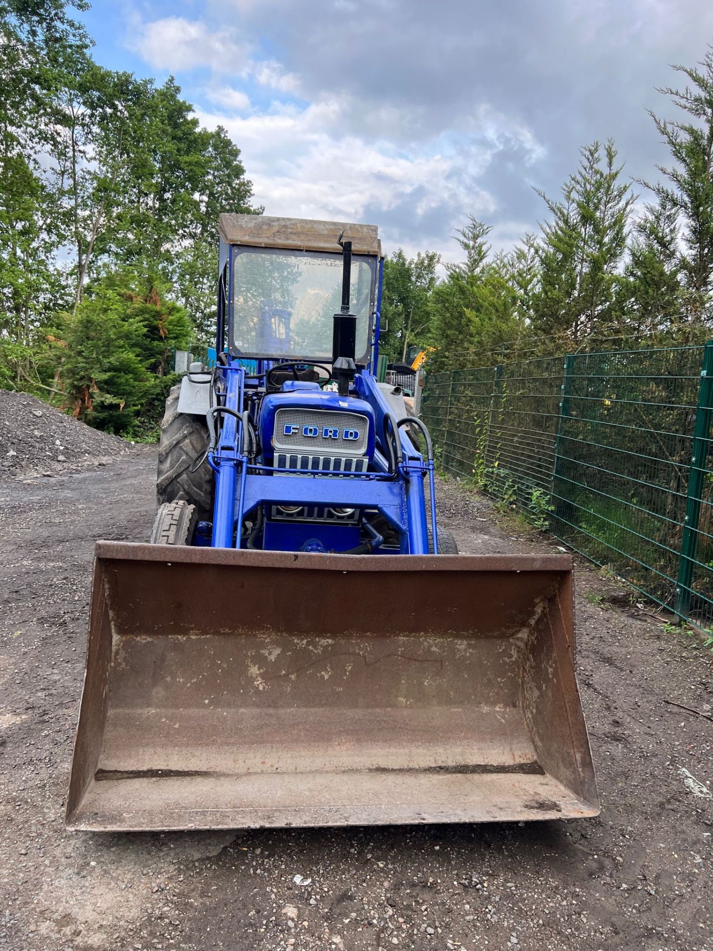 Ford 3400 Loader Tractor with Back Actor *NO VAT* - Image 4 of 10