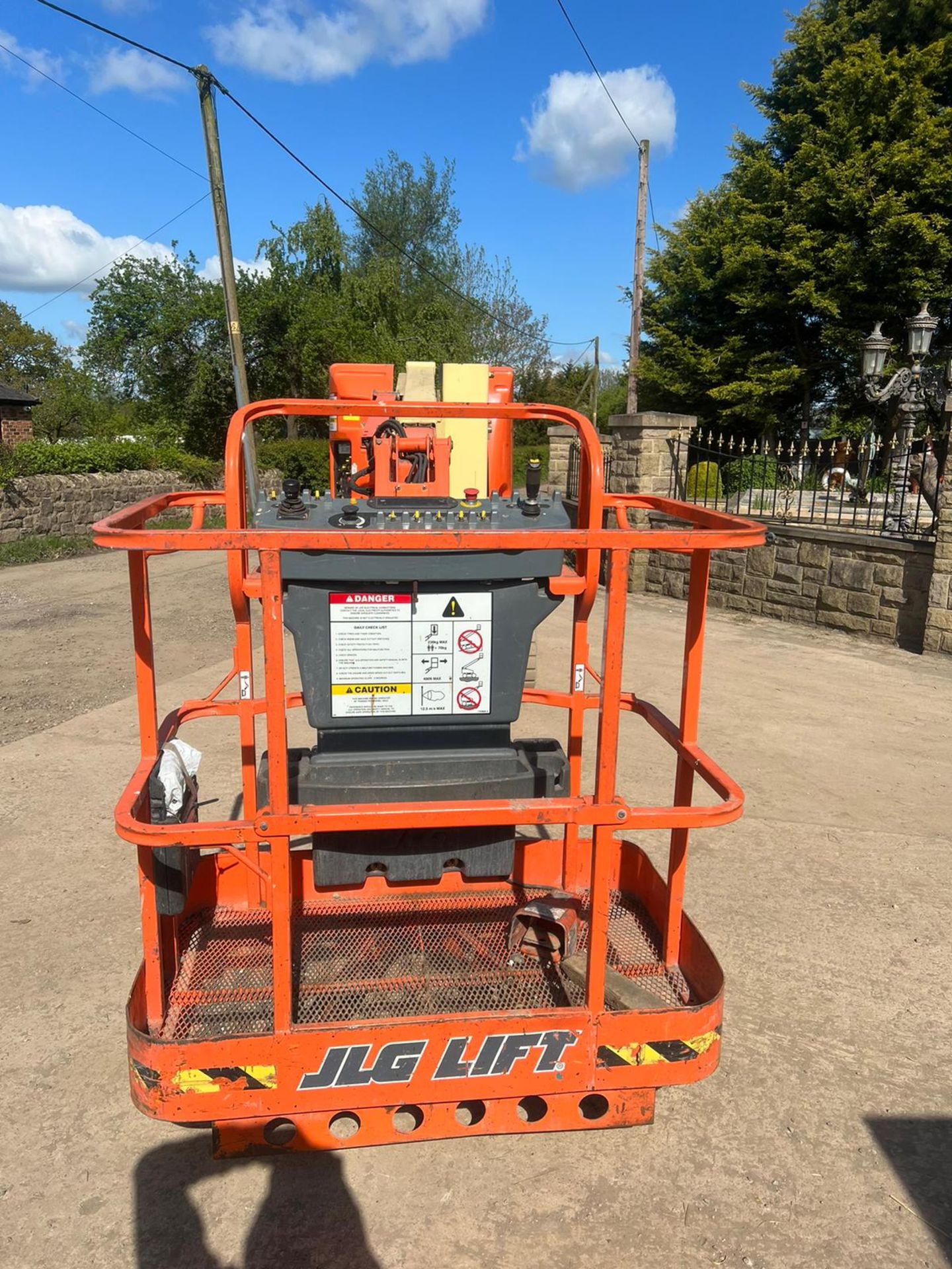 LG E300AJ Scissor Lift Boom Lift *PLUS VAT* - Image 6 of 18