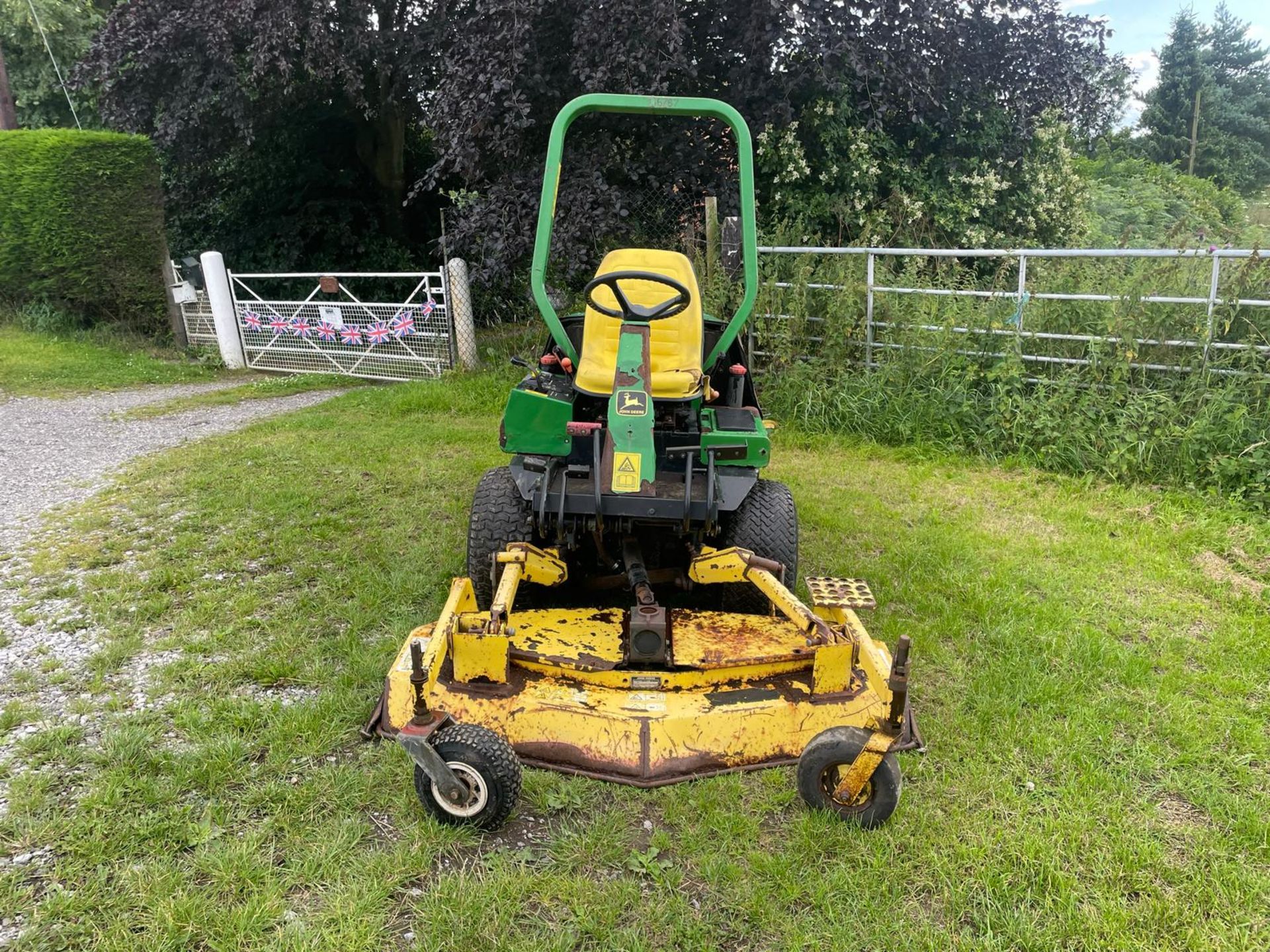 JOHN DEERE F1145 RIDE ON LAWN MOWER *PLUS VAT* - Image 2 of 9